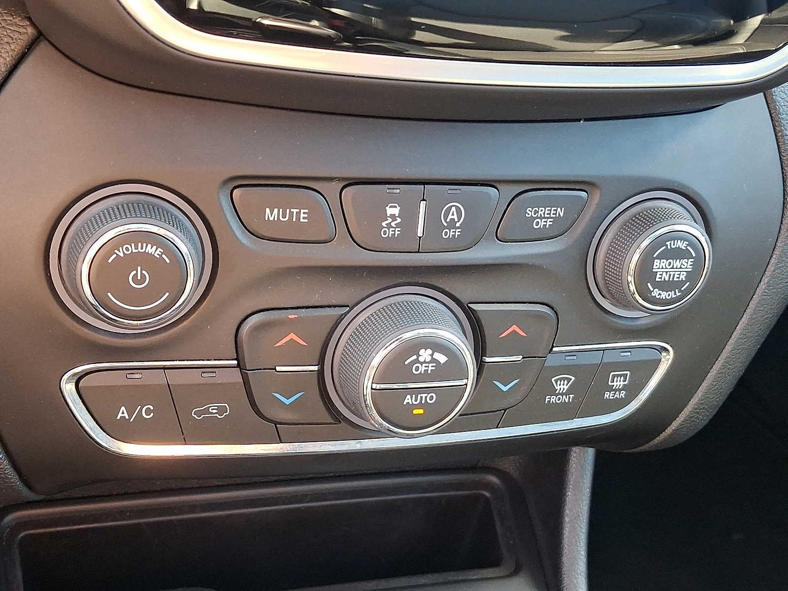 Thumbnail: 2022 Jeep Cherokee - 14