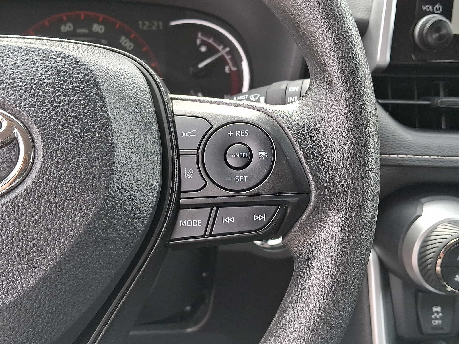 Thumbnail: 2025 Toyota RAV4 - 24