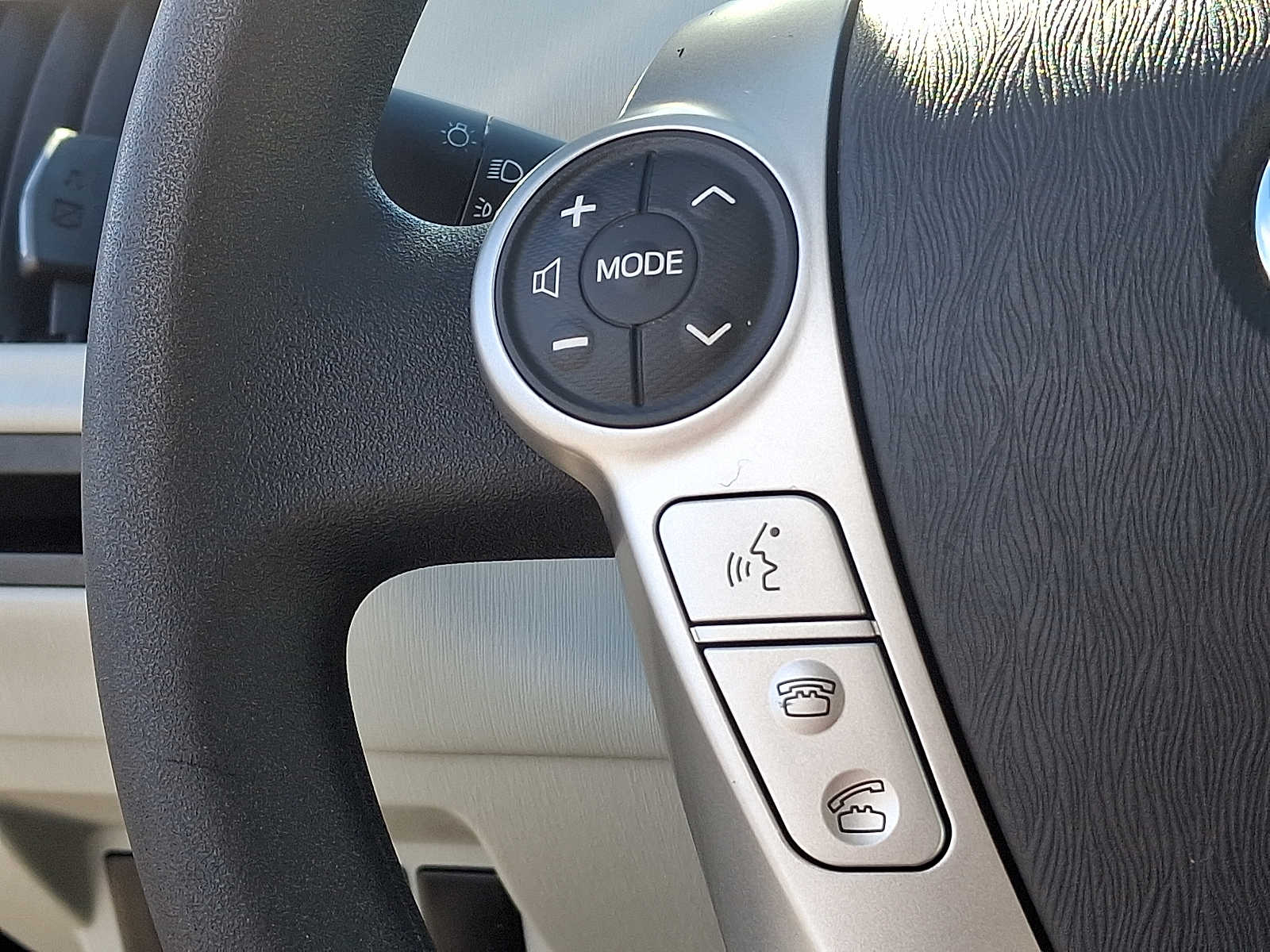 Thumbnail: 2013 Toyota Prius v - 19