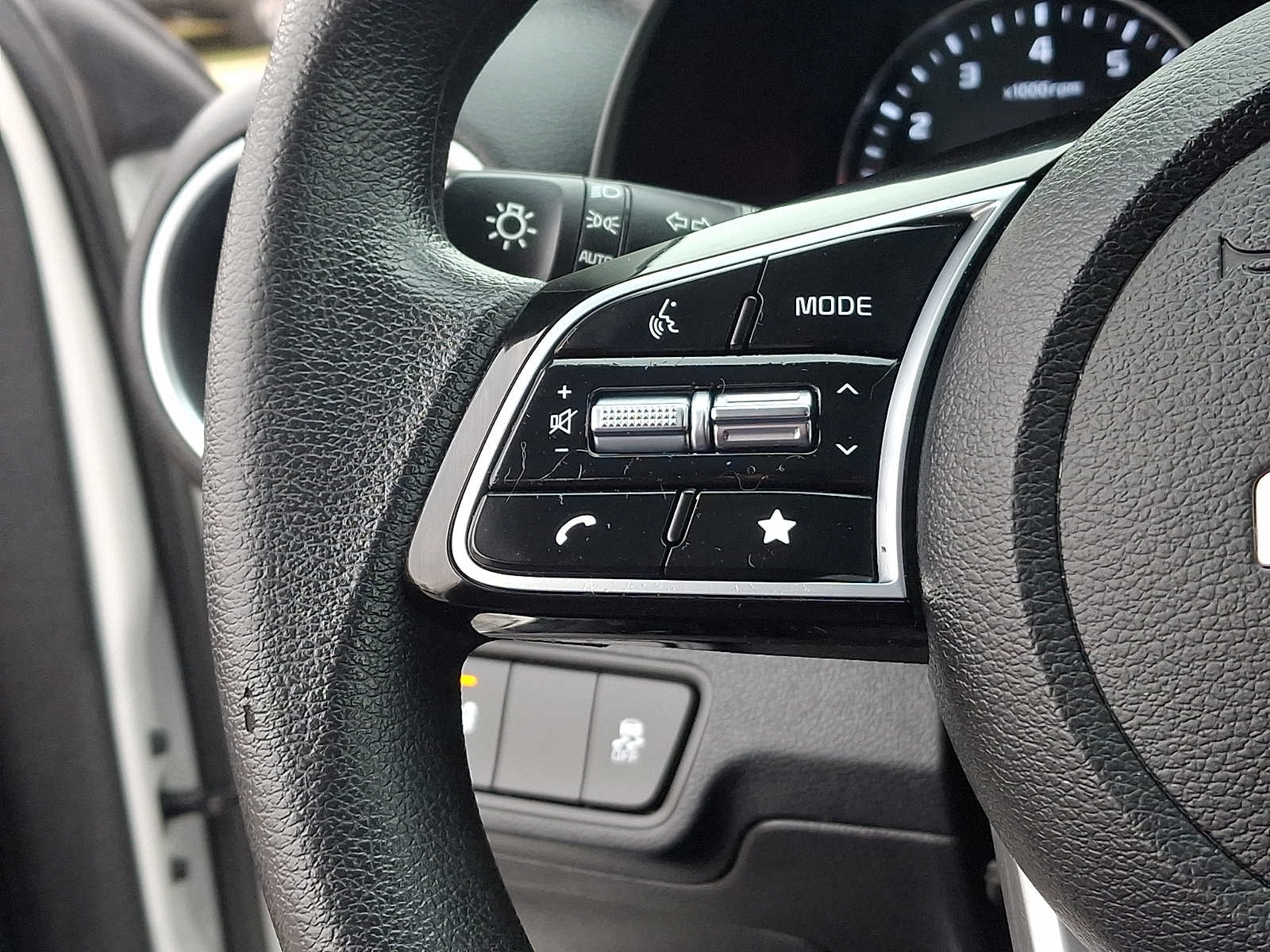 Thumbnail: 2023 Kia Forte - 21