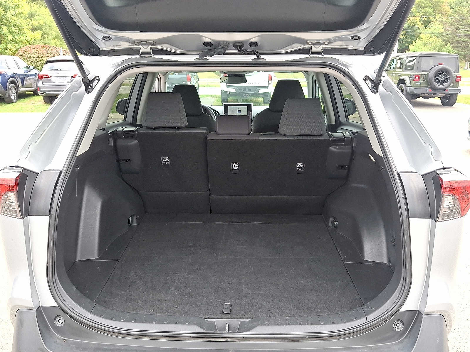 Thumbnail: 2023 Toyota RAV4 - 25