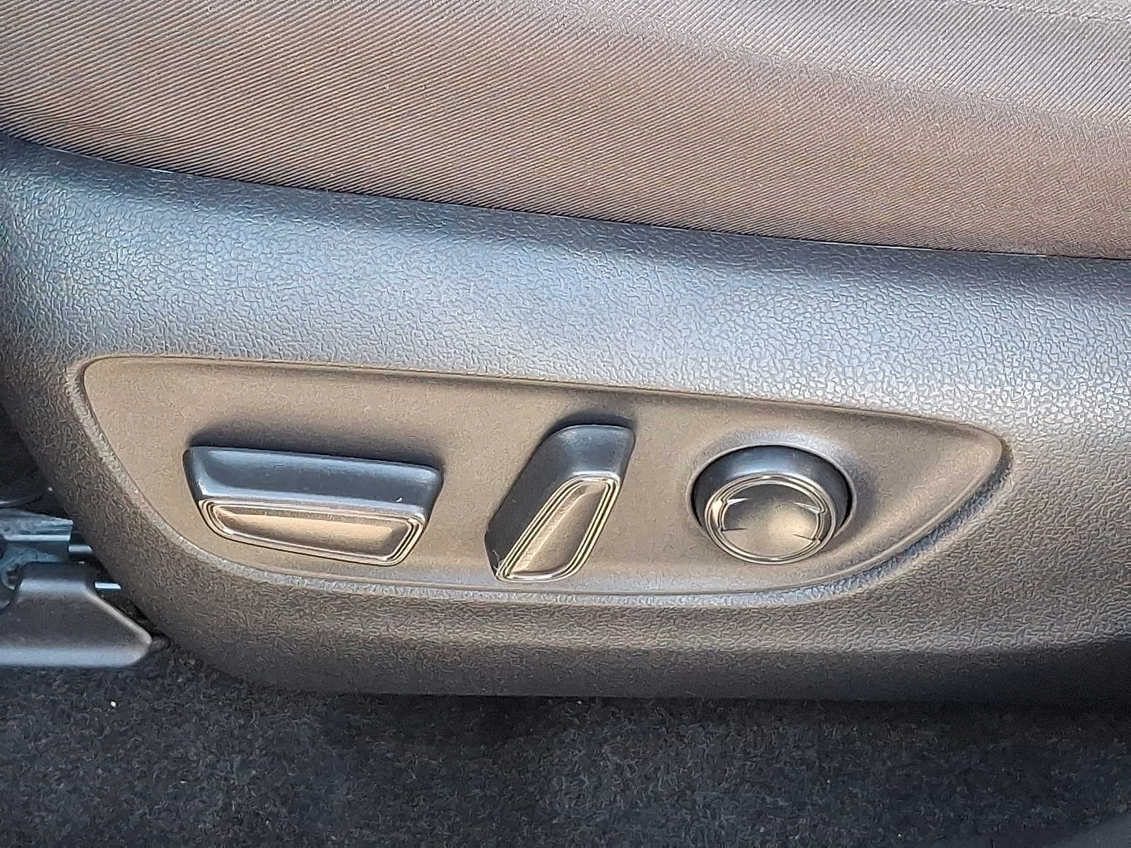 Thumbnail: 2025 Toyota RAV4 - 28