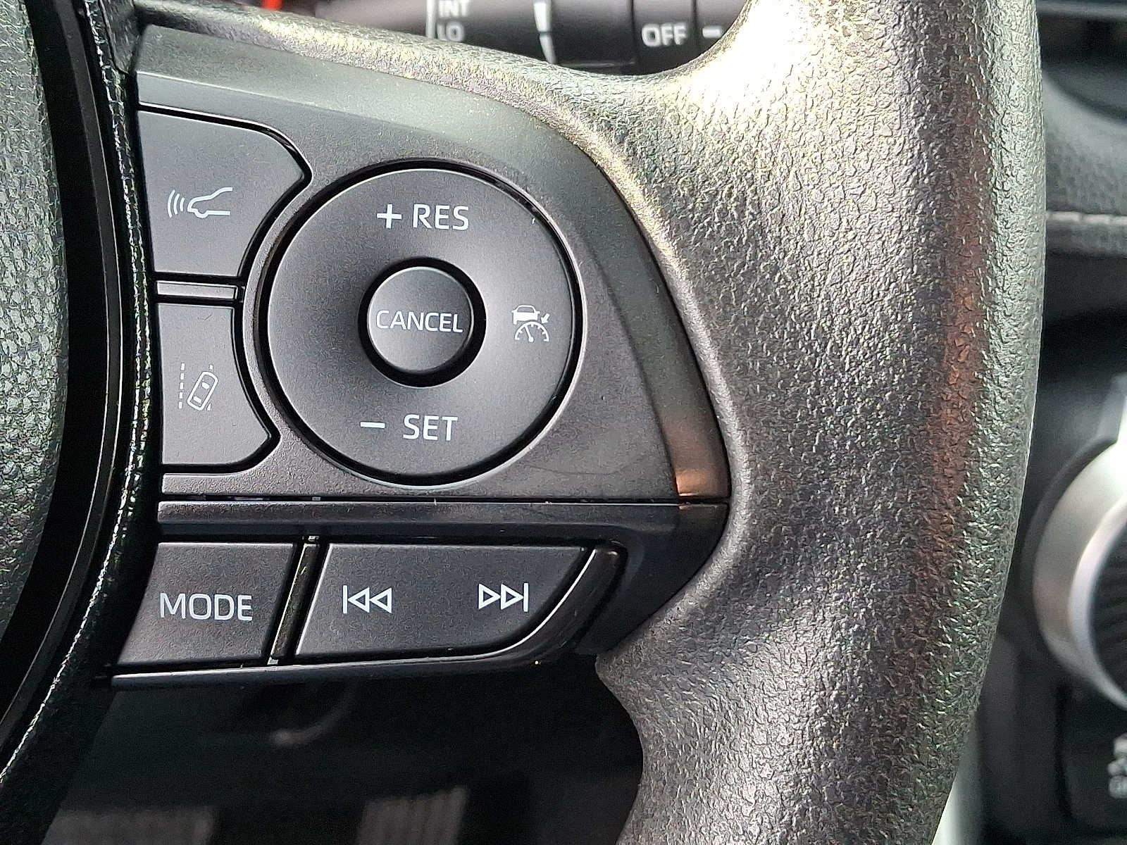 Thumbnail: 2020 Toyota RAV4 - 24