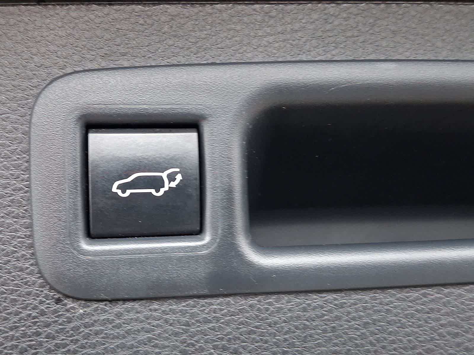 Thumbnail: 2023 Toyota Highlander - 31