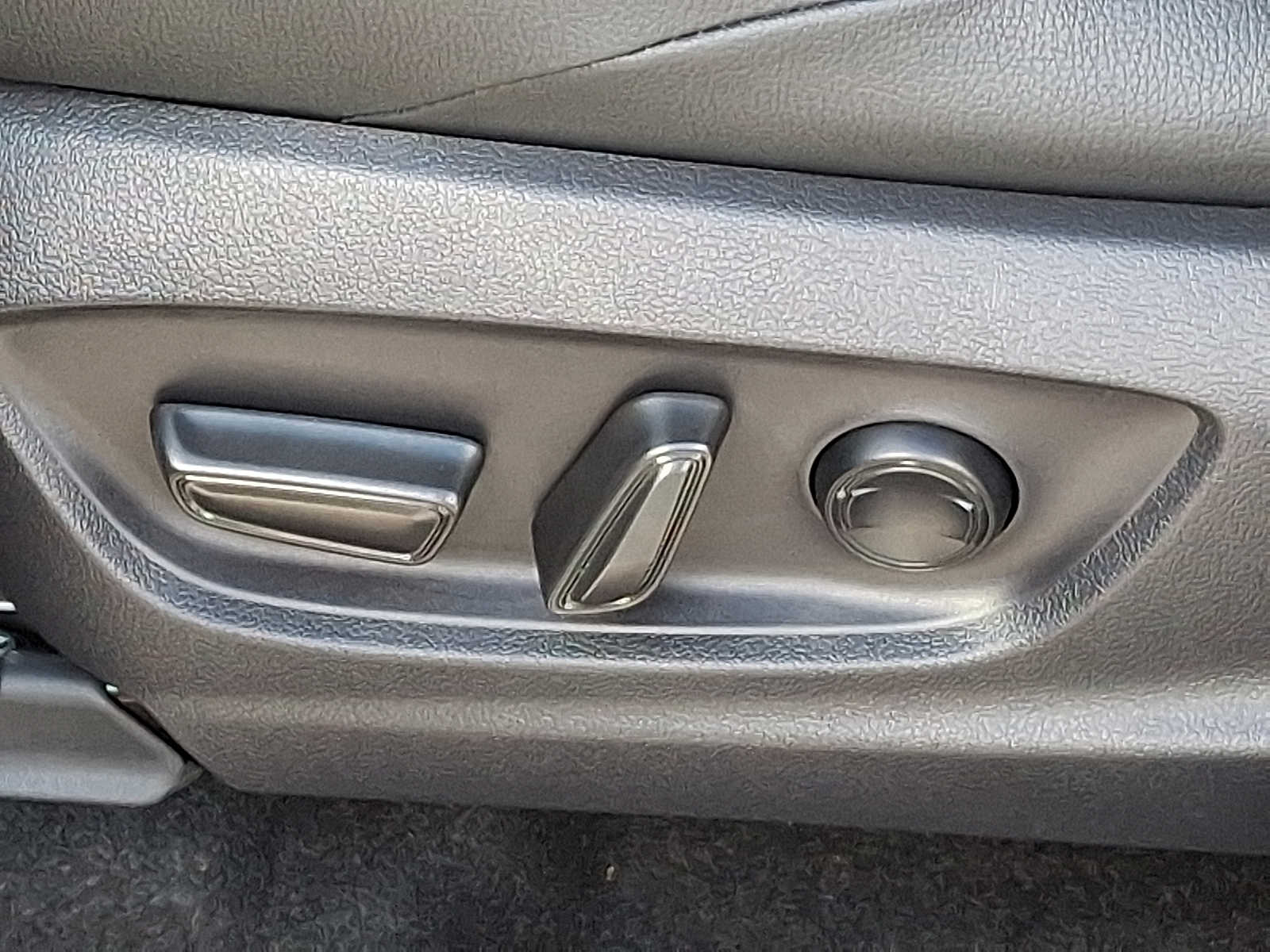 Thumbnail: 2025 Toyota bZ4X - 28