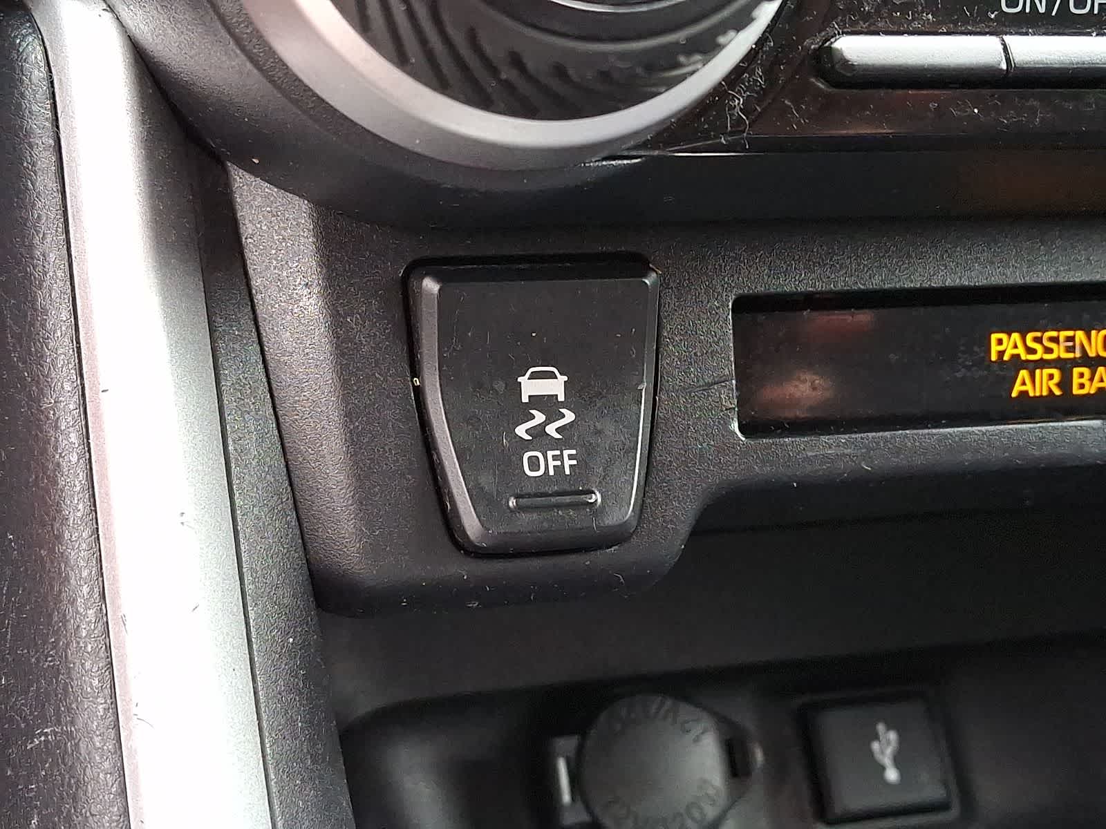 Thumbnail: 2022 Toyota RAV4 - 28