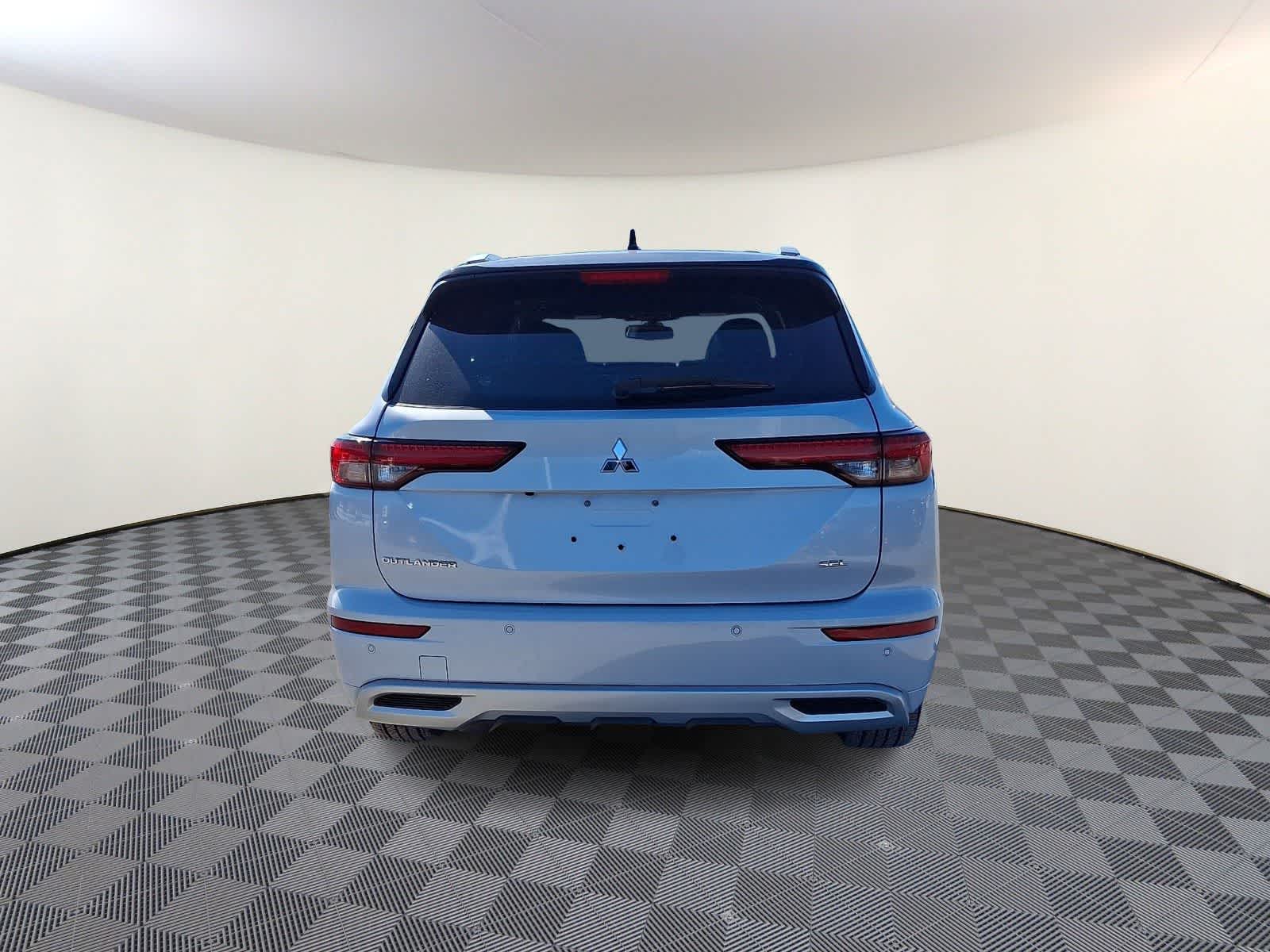 Thumbnail: 2024 Mitsubishi Outlander - 6