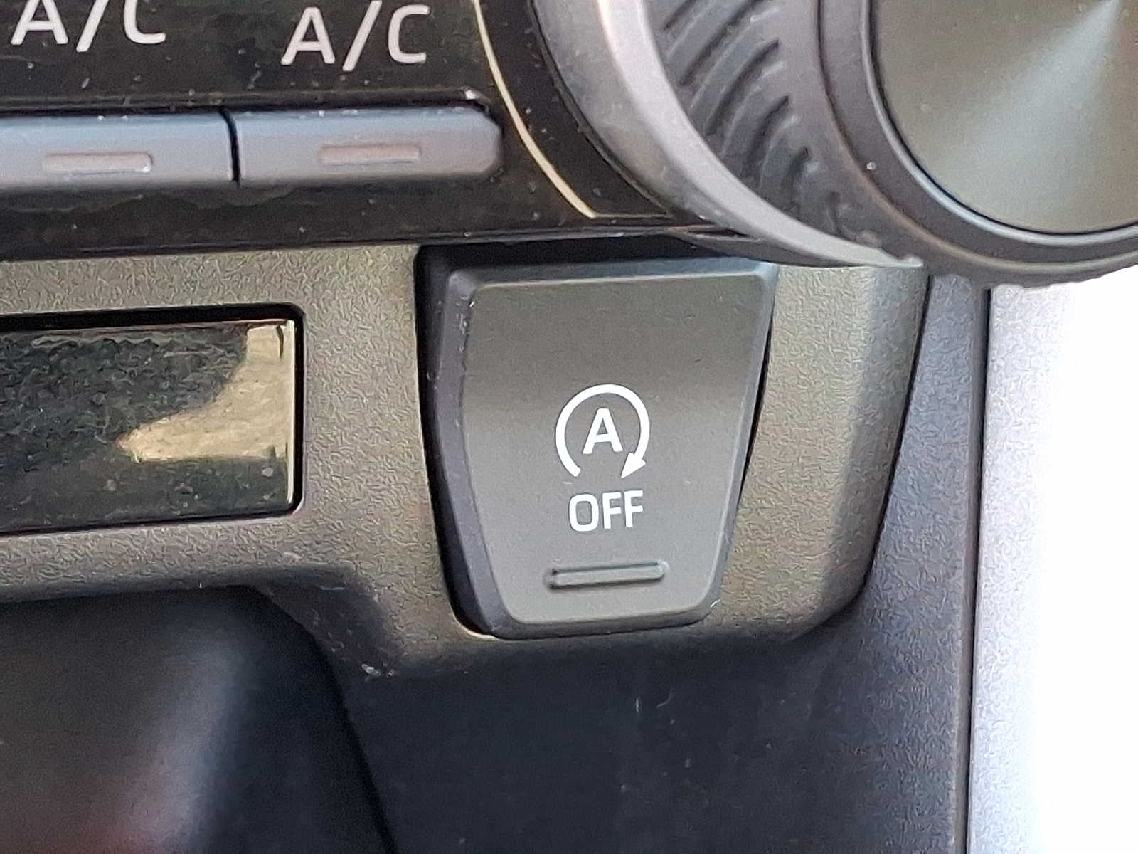 Thumbnail: 2022 Toyota RAV4 - 25