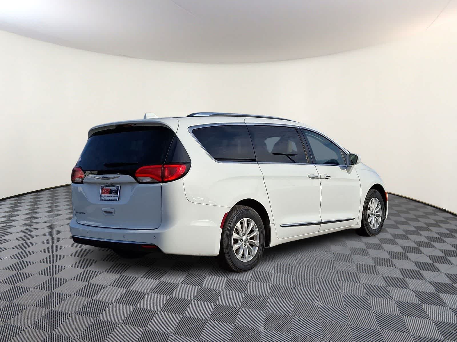 Thumbnail: 2019 Chrysler Pacifica - 5