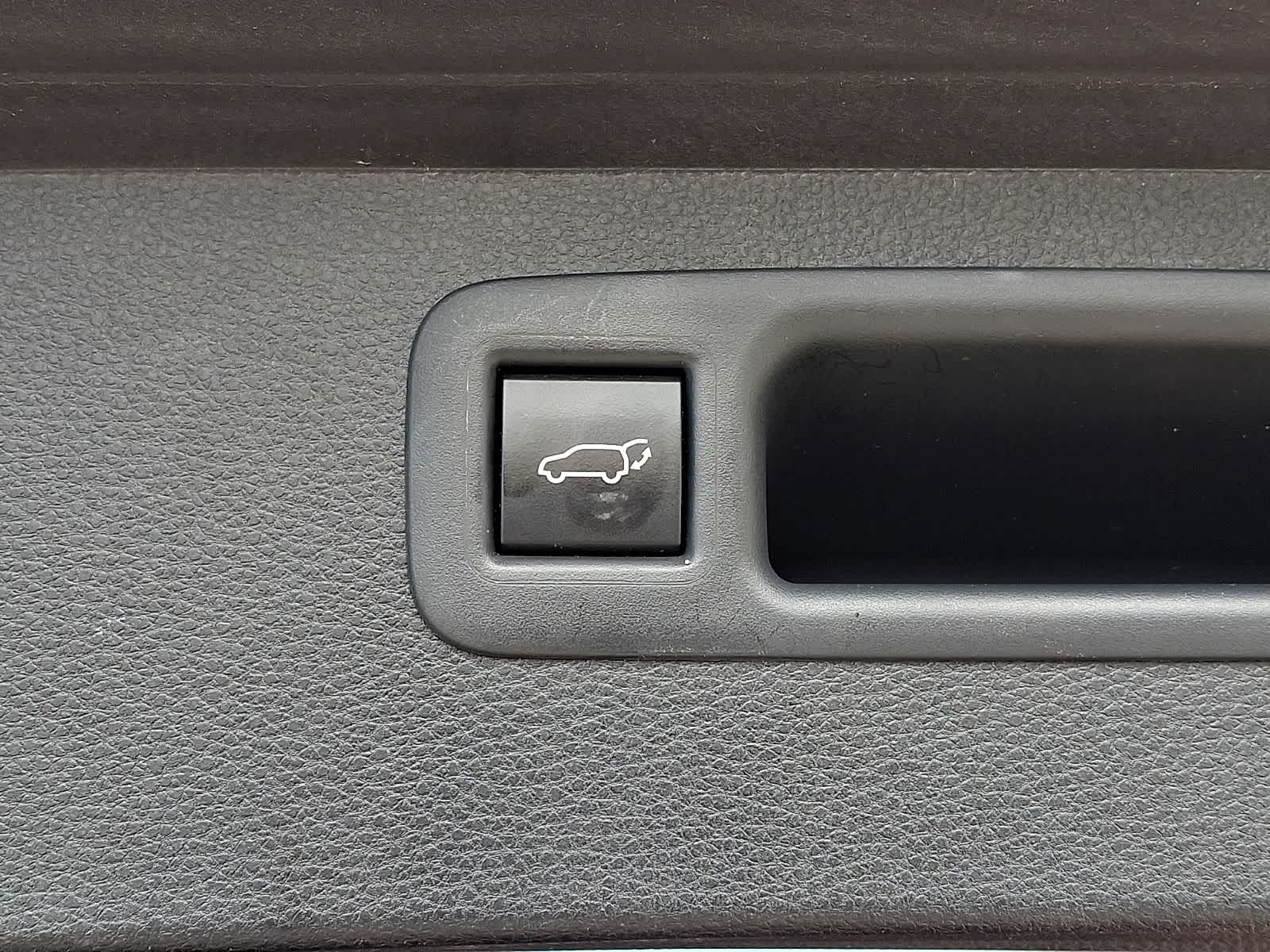 Thumbnail: 2023 Toyota Highlander - 33