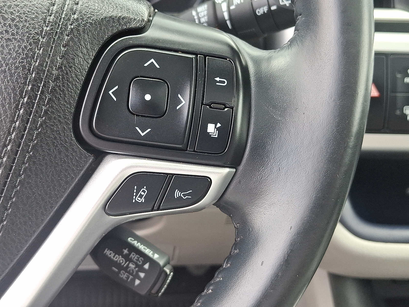 Thumbnail: 2017 Toyota Highlander - 22