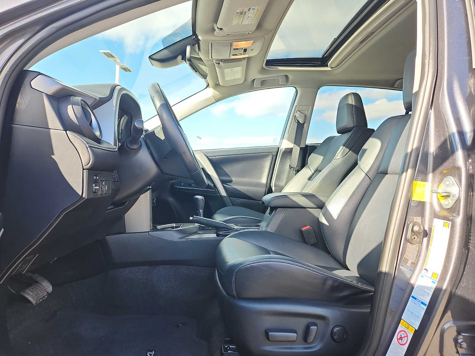 Thumbnail: 2017 Toyota RAV4 - 16