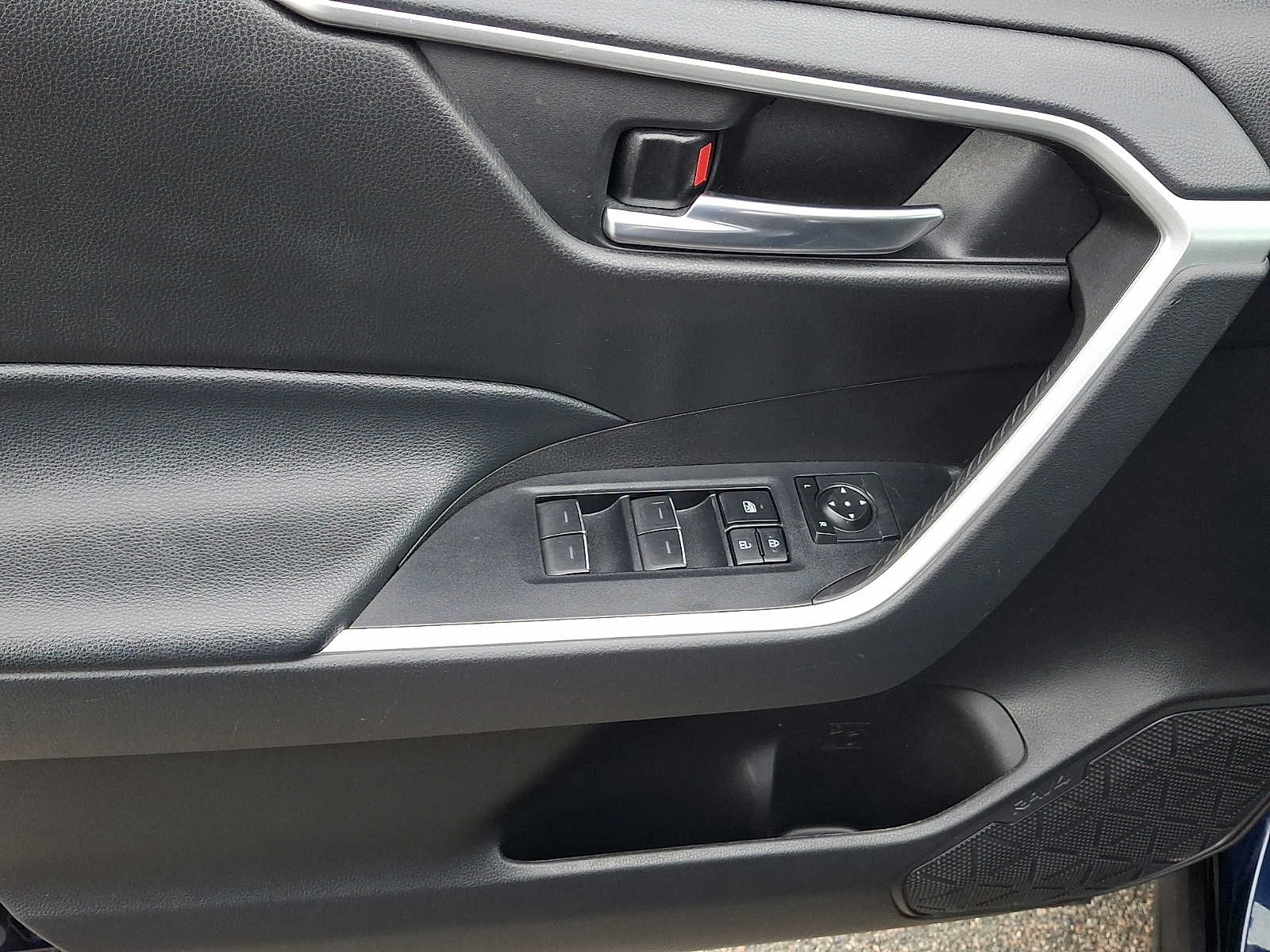 Thumbnail: 2022 Toyota RAV4 - 15