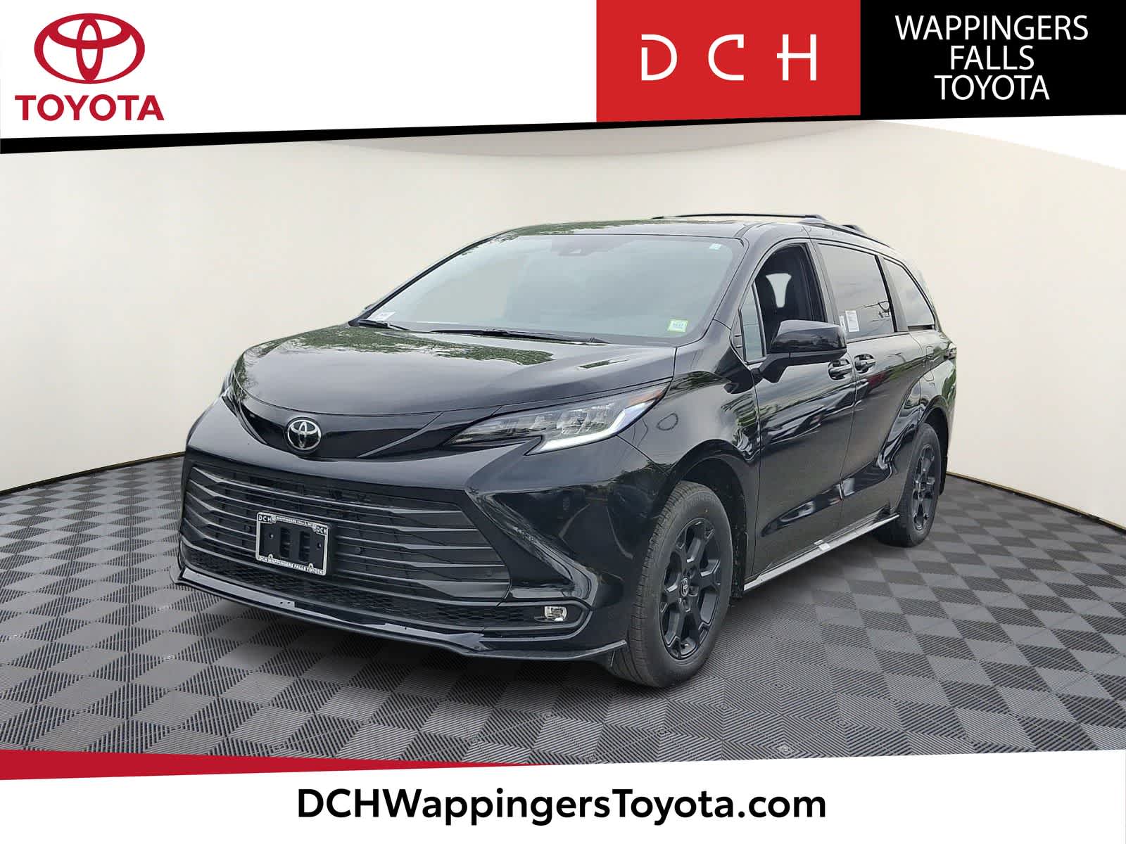 2026 Toyota Sienna Woodland Edition Hybrid AWD's photo