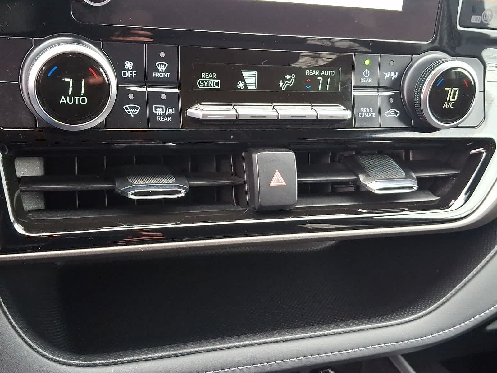 Thumbnail: 2023 Toyota Highlander - 19