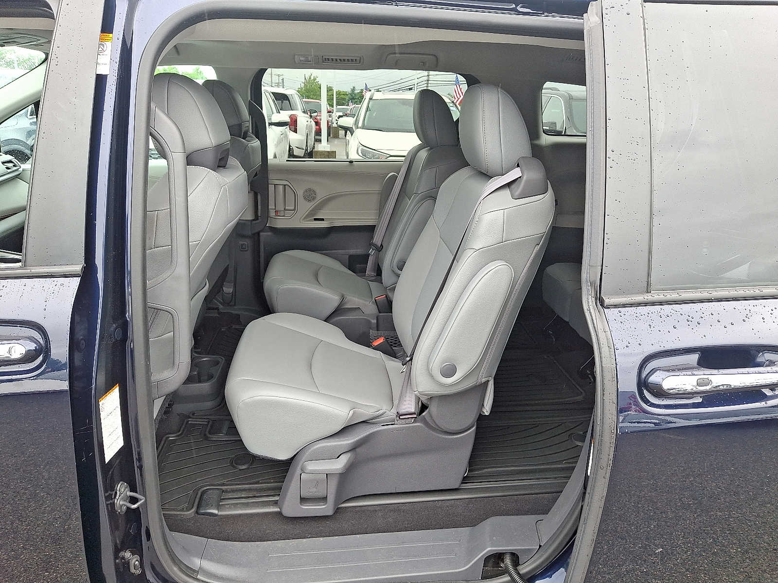 2021 Toyota Sienna XLE 13