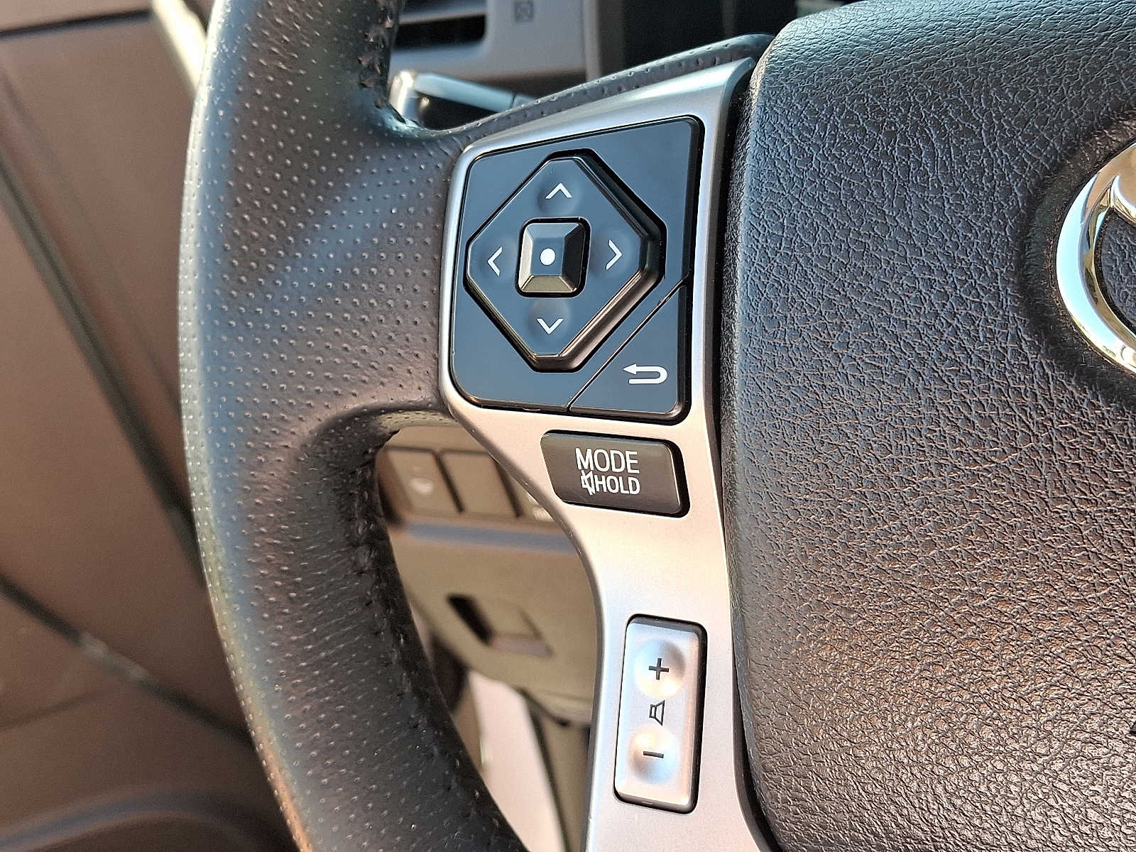 Thumbnail: 2016 Toyota 4Runner - 25