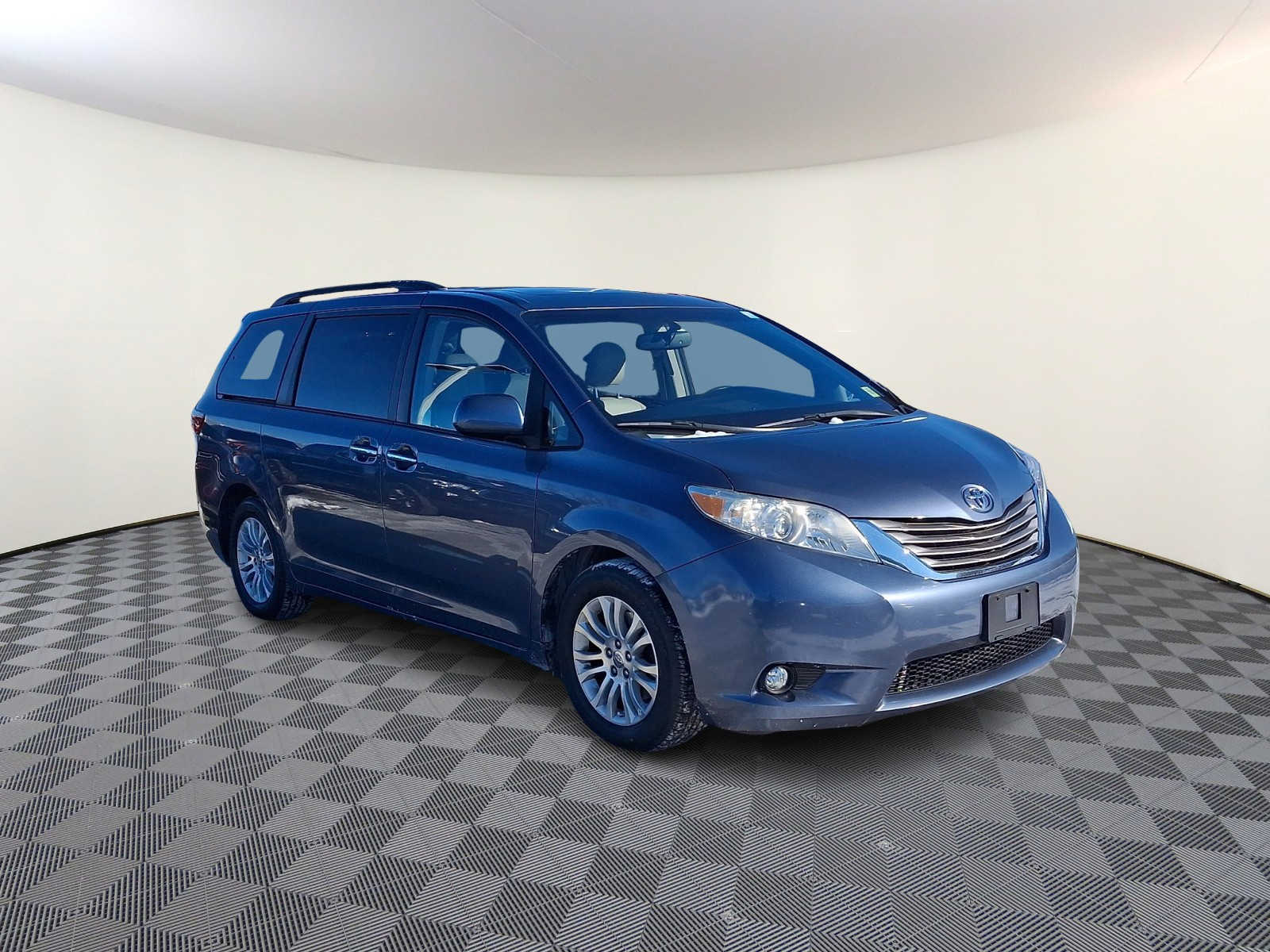 Thumbnail: 2015 Toyota Sienna - 5