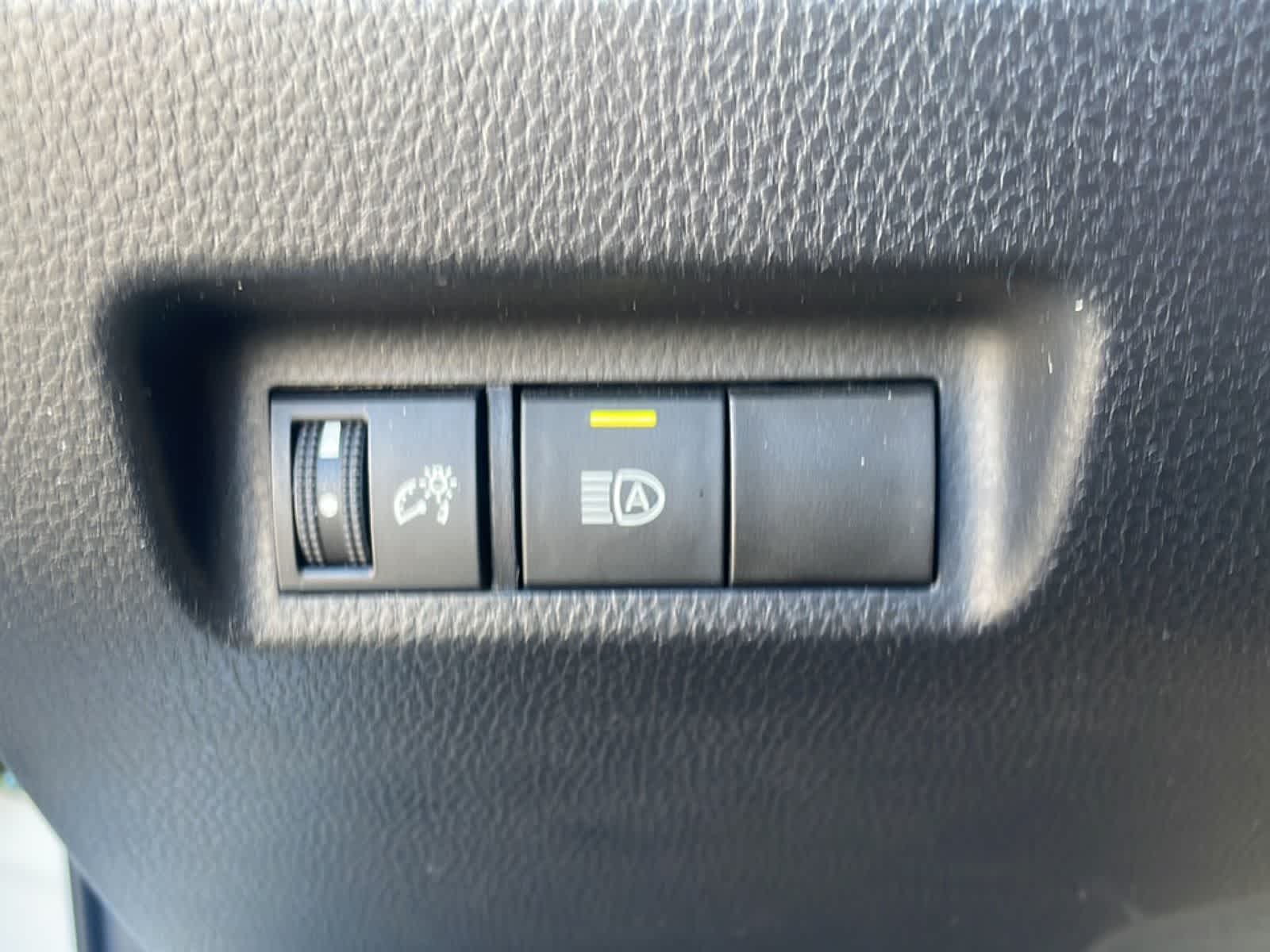 Thumbnail: 2022 Toyota RAV4 - 15