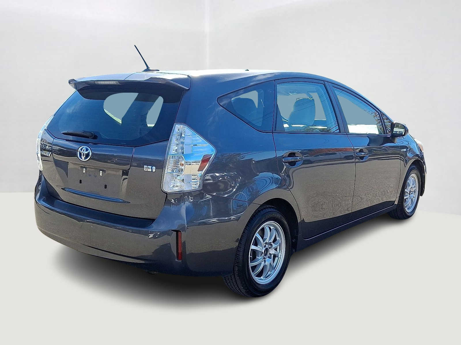 Thumbnail: 2013 Toyota Prius v - 6