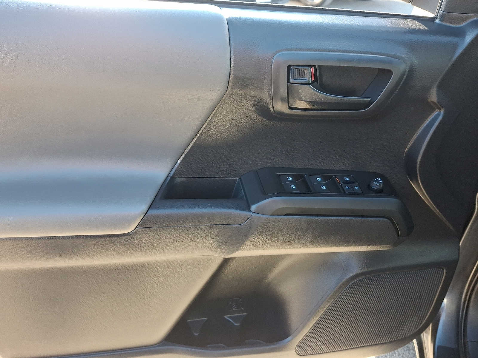 Thumbnail: 2023 Toyota Tacoma - 15