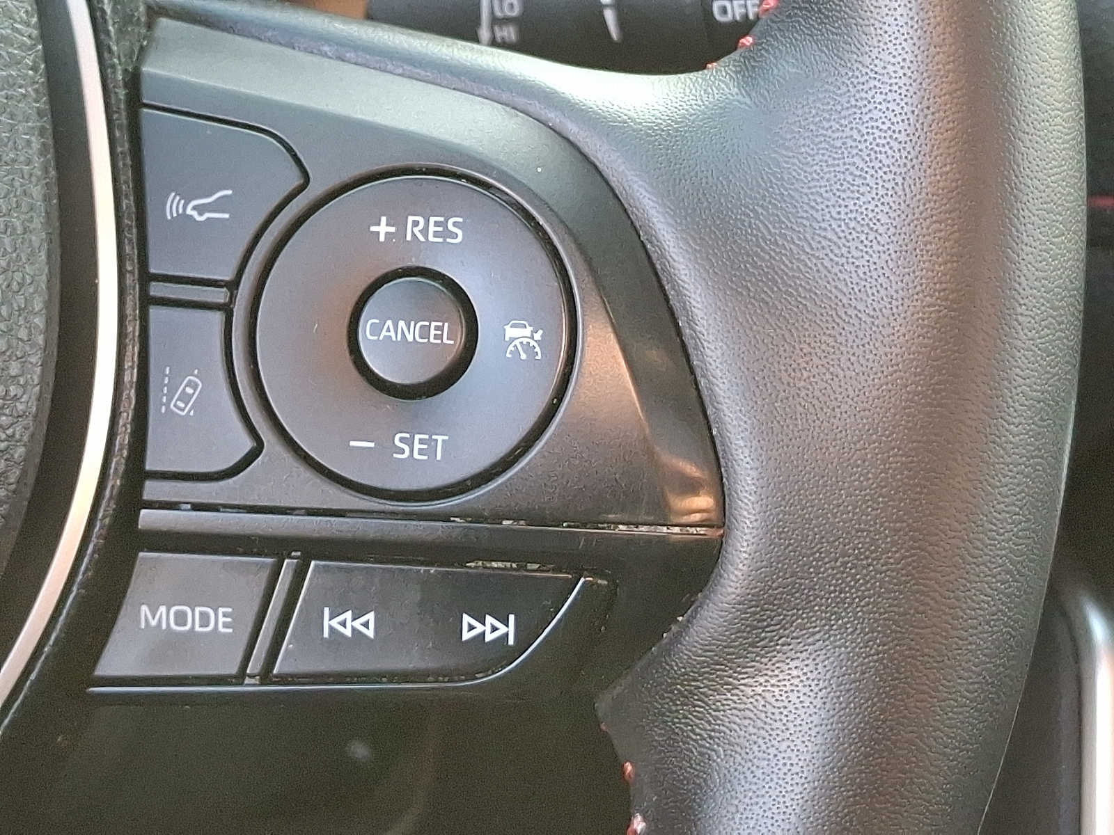 Thumbnail: 2023 Toyota RAV4 - 25