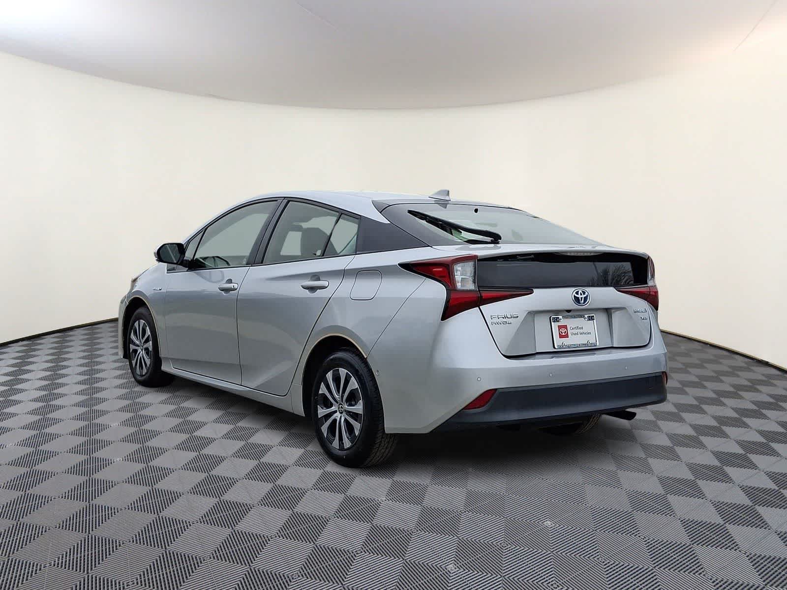 Thumbnail: 2019 Toyota Prius - 9