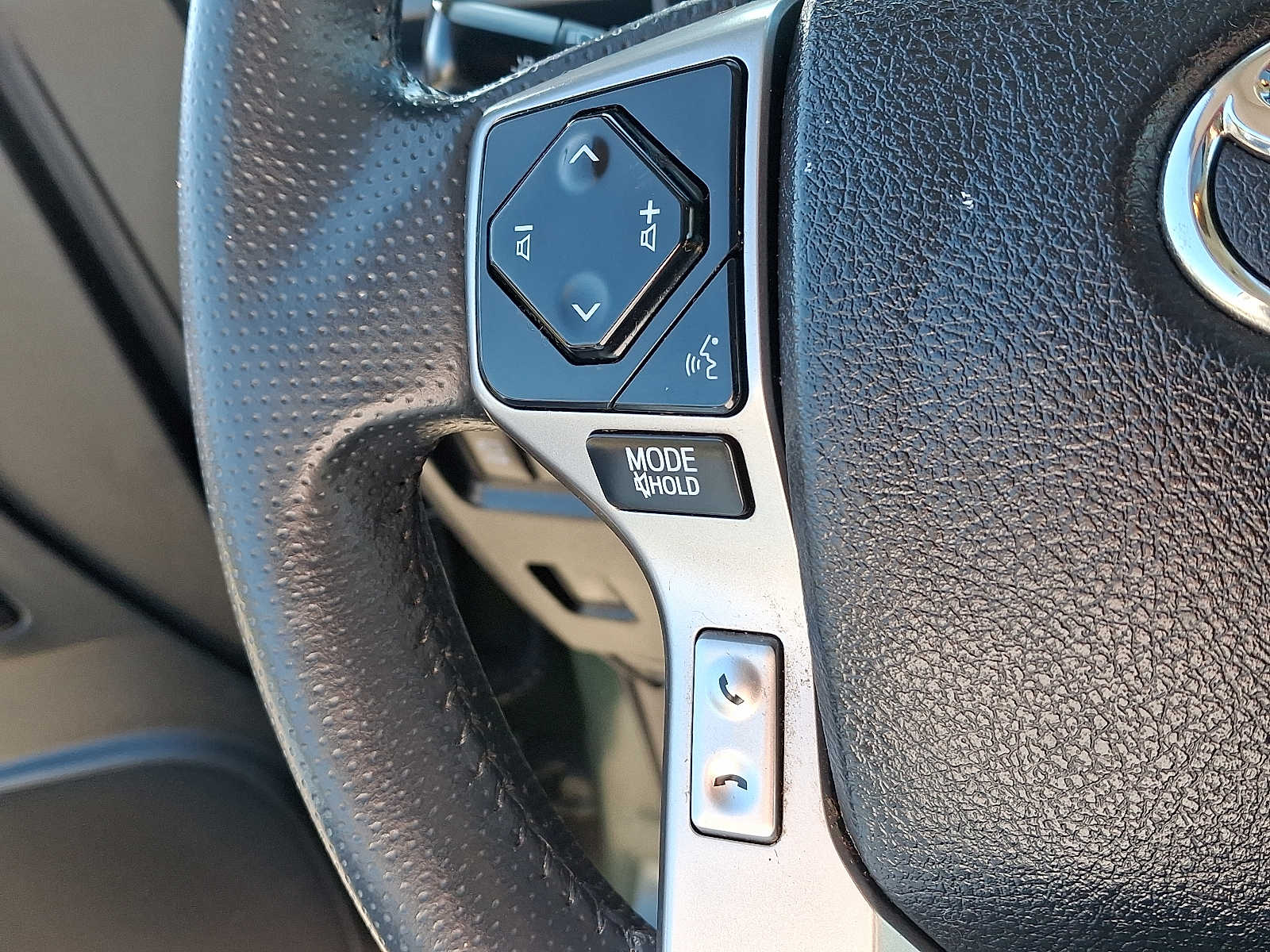 Thumbnail: 2022 Toyota 4Runner - 25