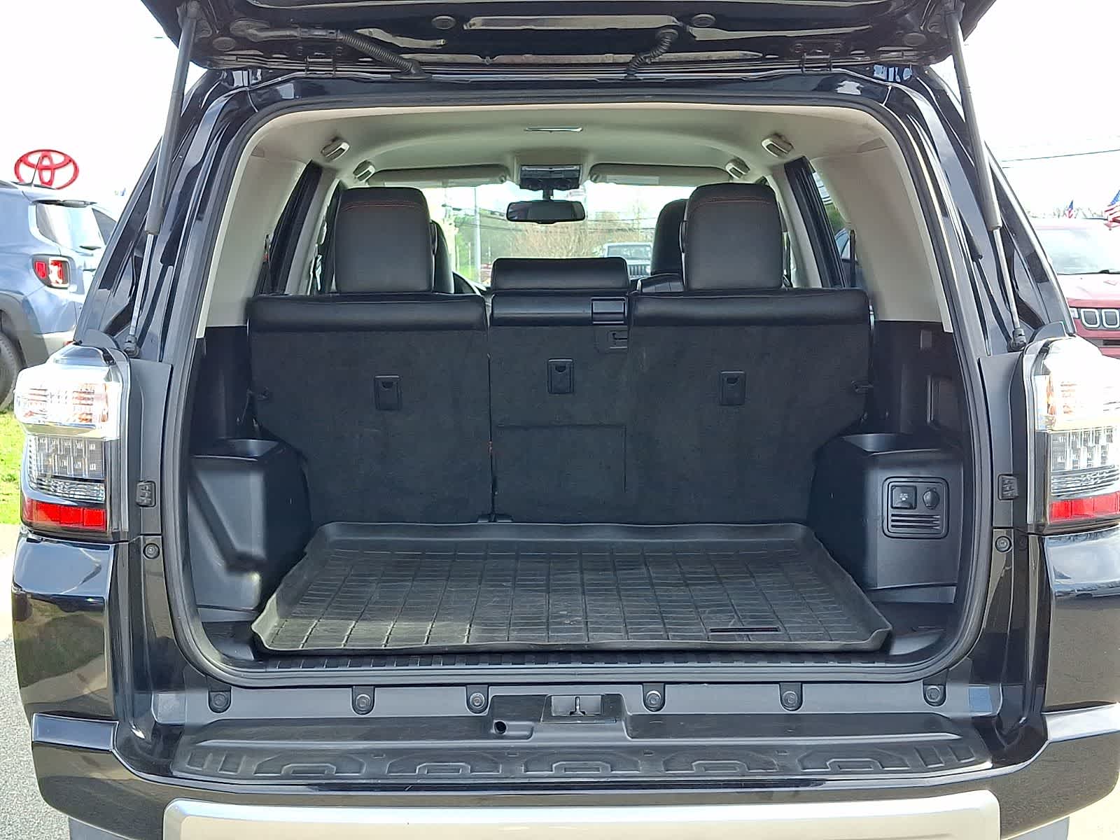 Thumbnail: 2019 Toyota 4Runner - 32