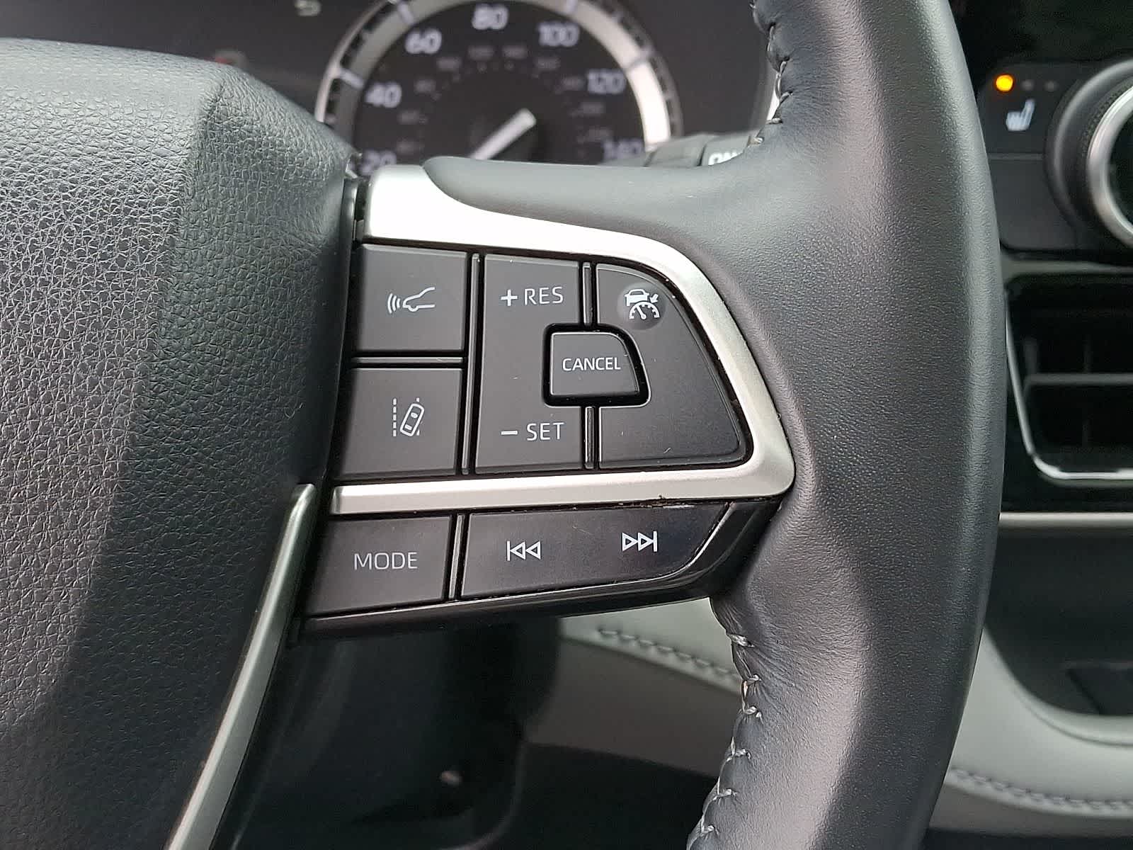 Thumbnail: 2022 Toyota Highlander - 27