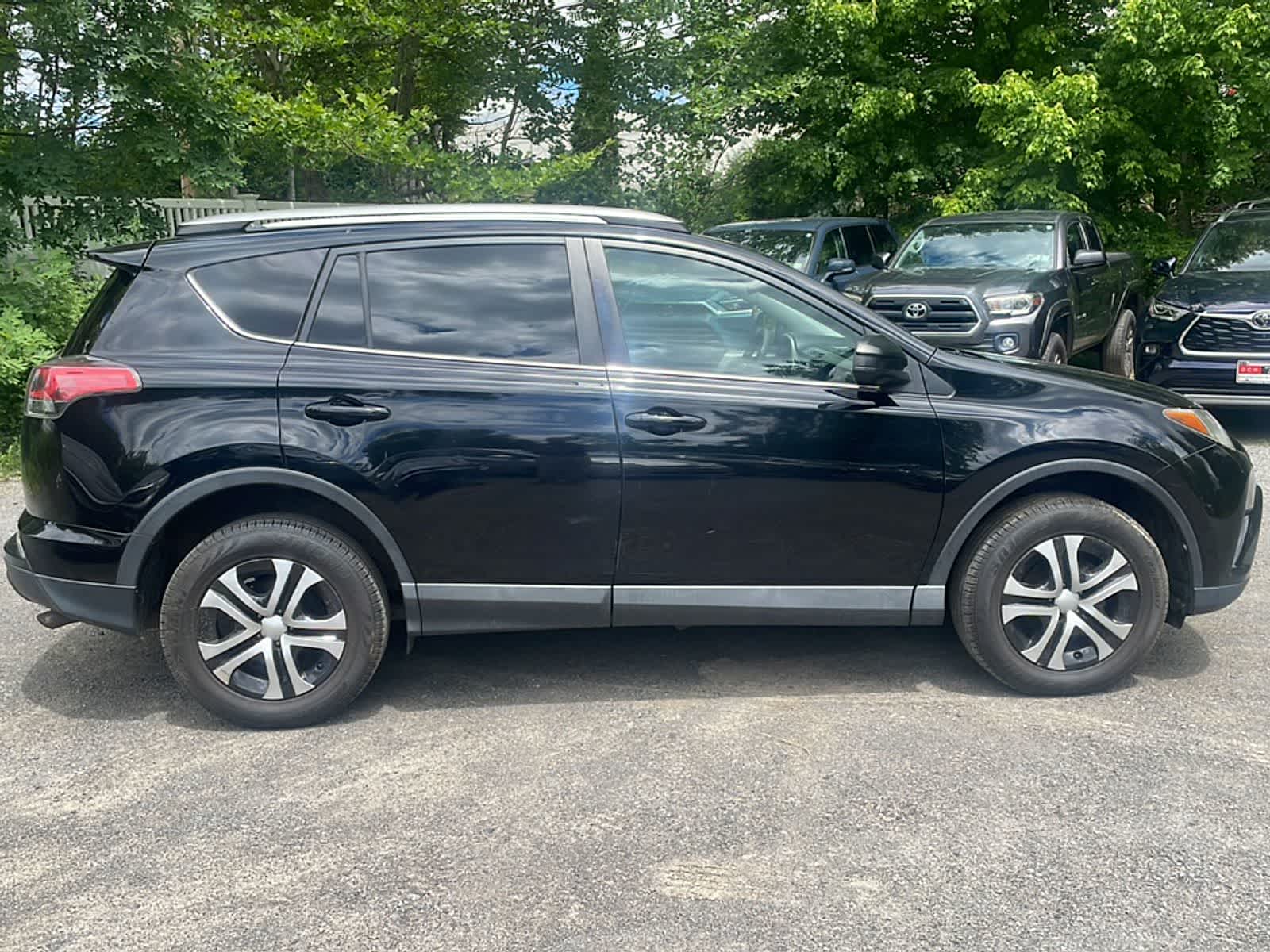 Thumbnail: 2018 Toyota RAV4 - 11