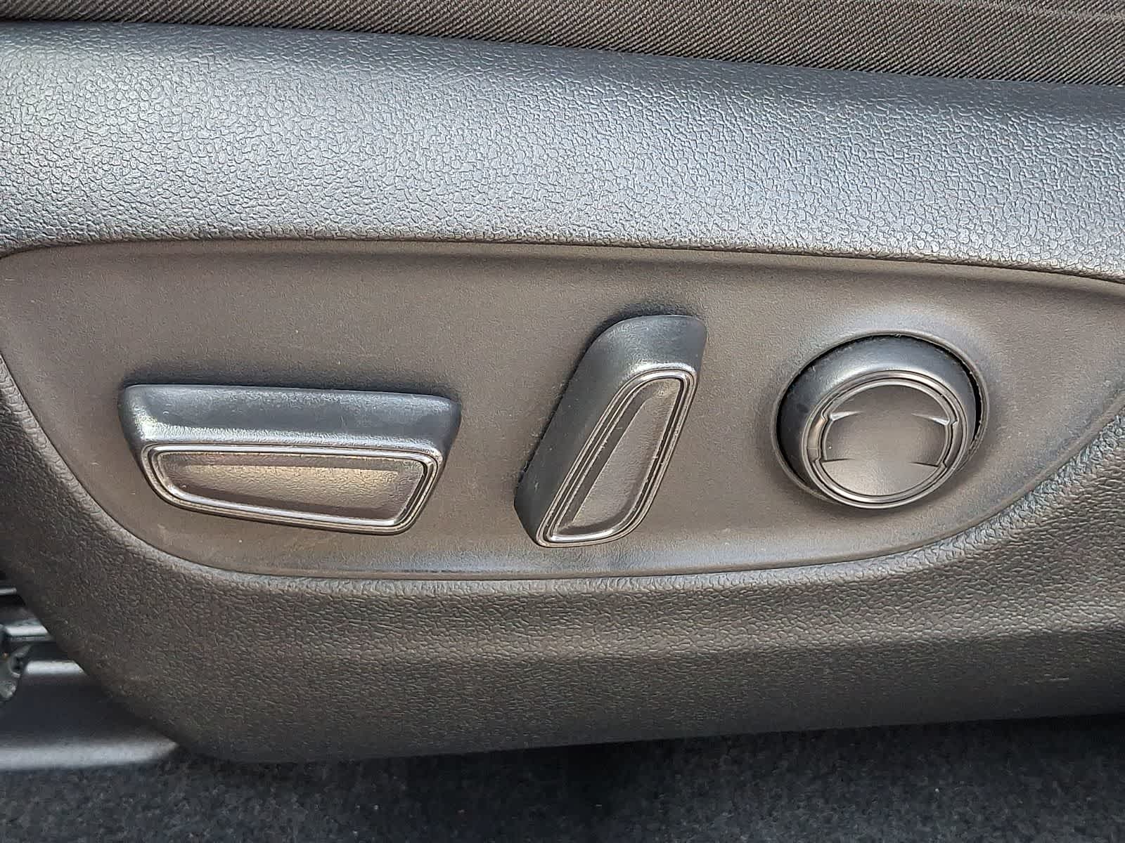 Thumbnail: 2021 Toyota RAV4 - 17