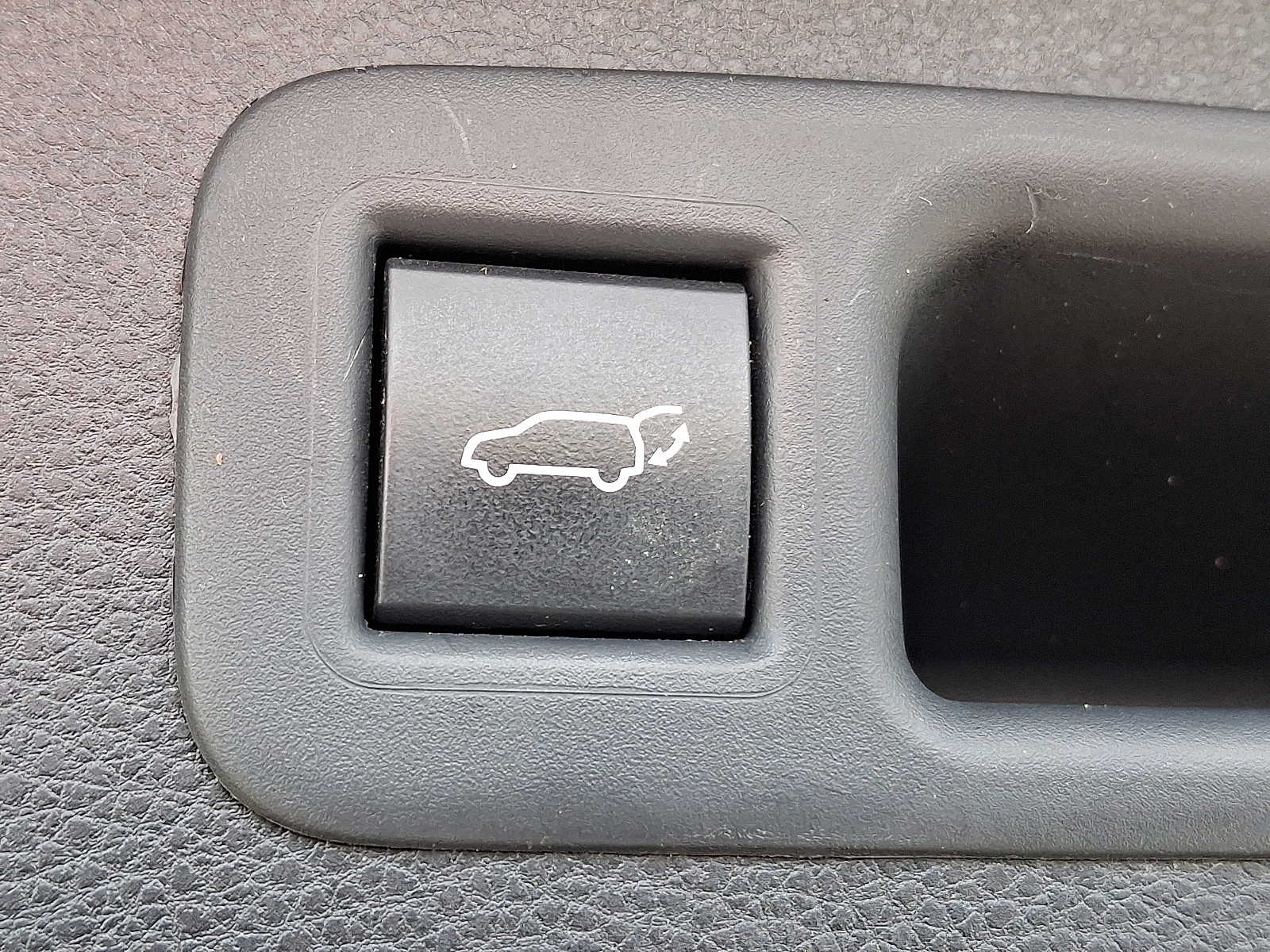 Thumbnail: 2022 Toyota Highlander - 34