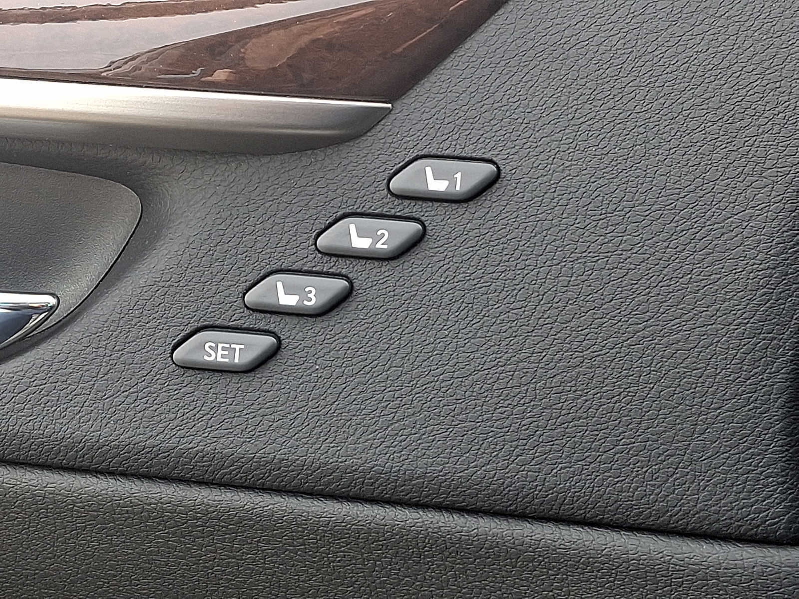 Thumbnail: 2016 Lexus ES - 27