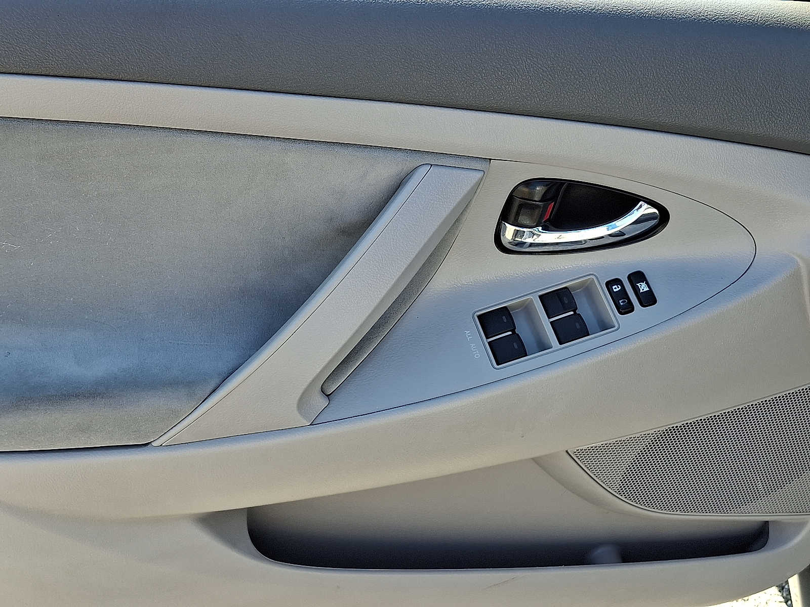 Thumbnail: 2010 Toyota Camry - 14