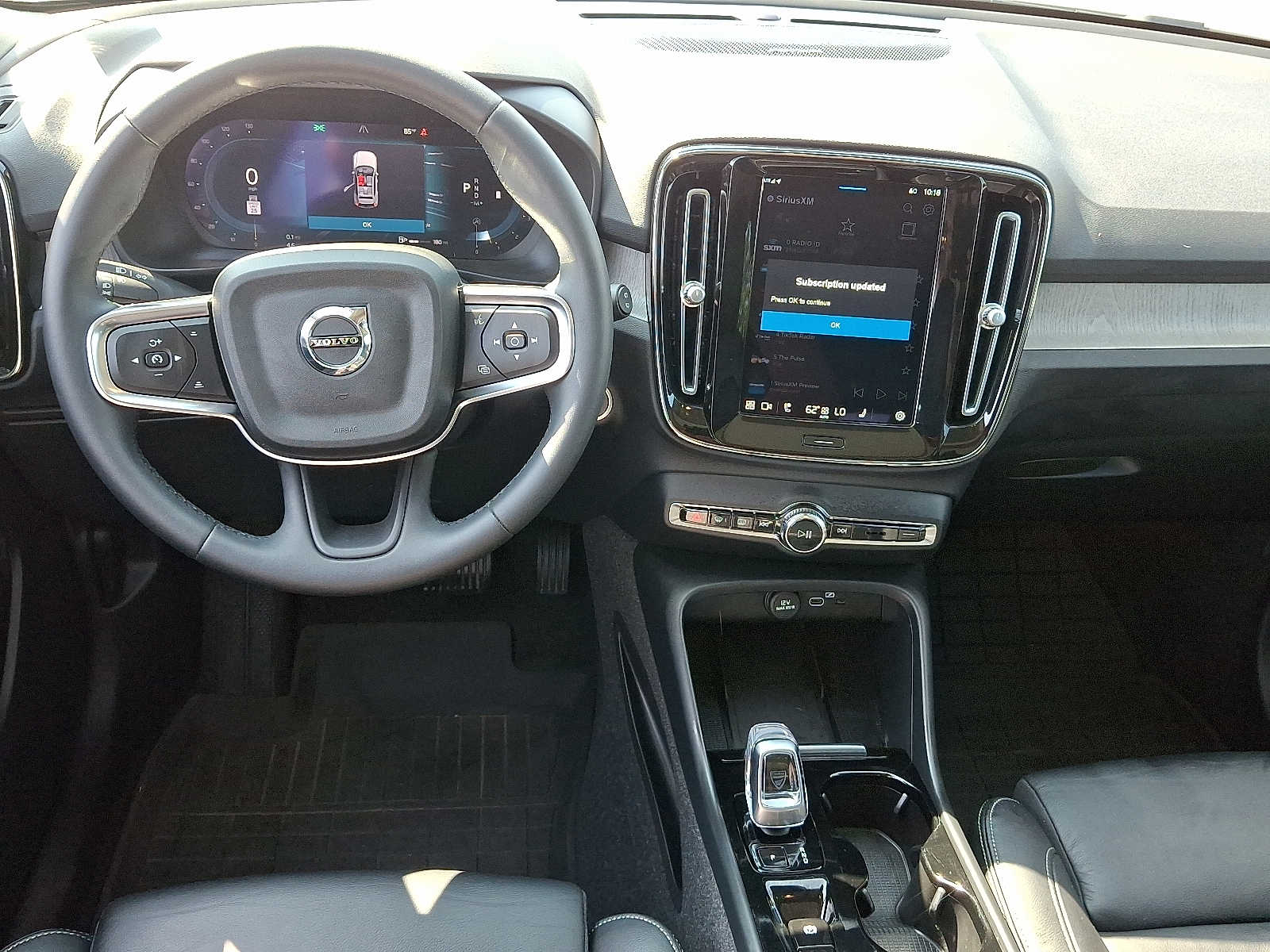 Thumbnail: 2024 Volvo XC40 - 12
