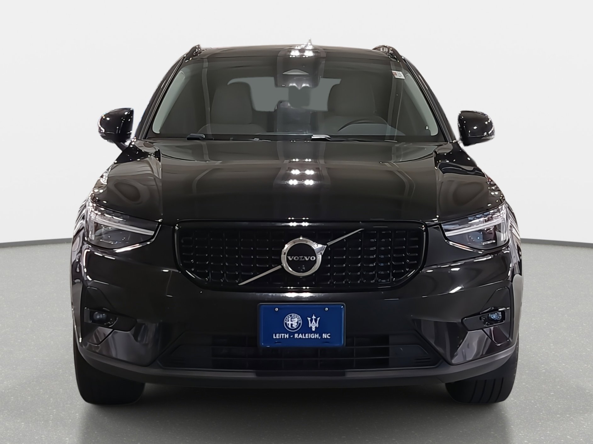 2023 Volvo XC40 AWD Ultimate photo 2
