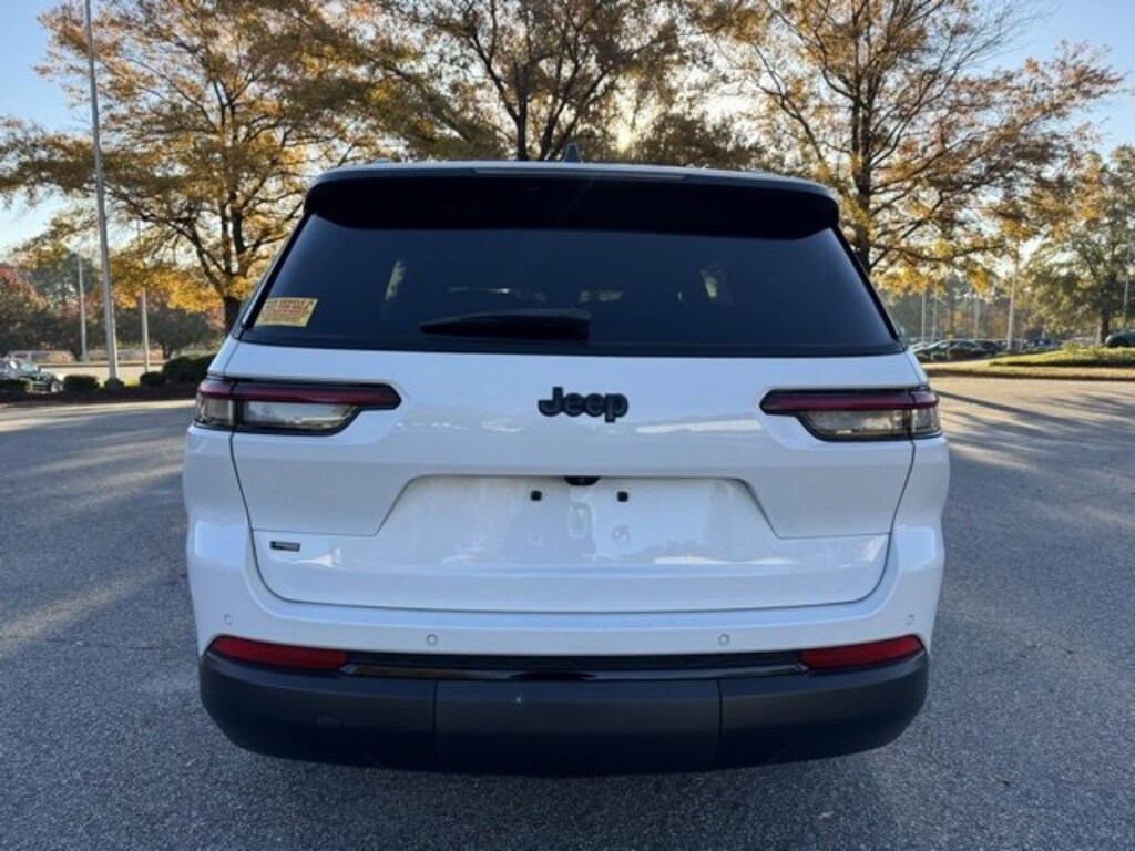 Used 2021 Jeep Grand Cherokee L Laredo SUV