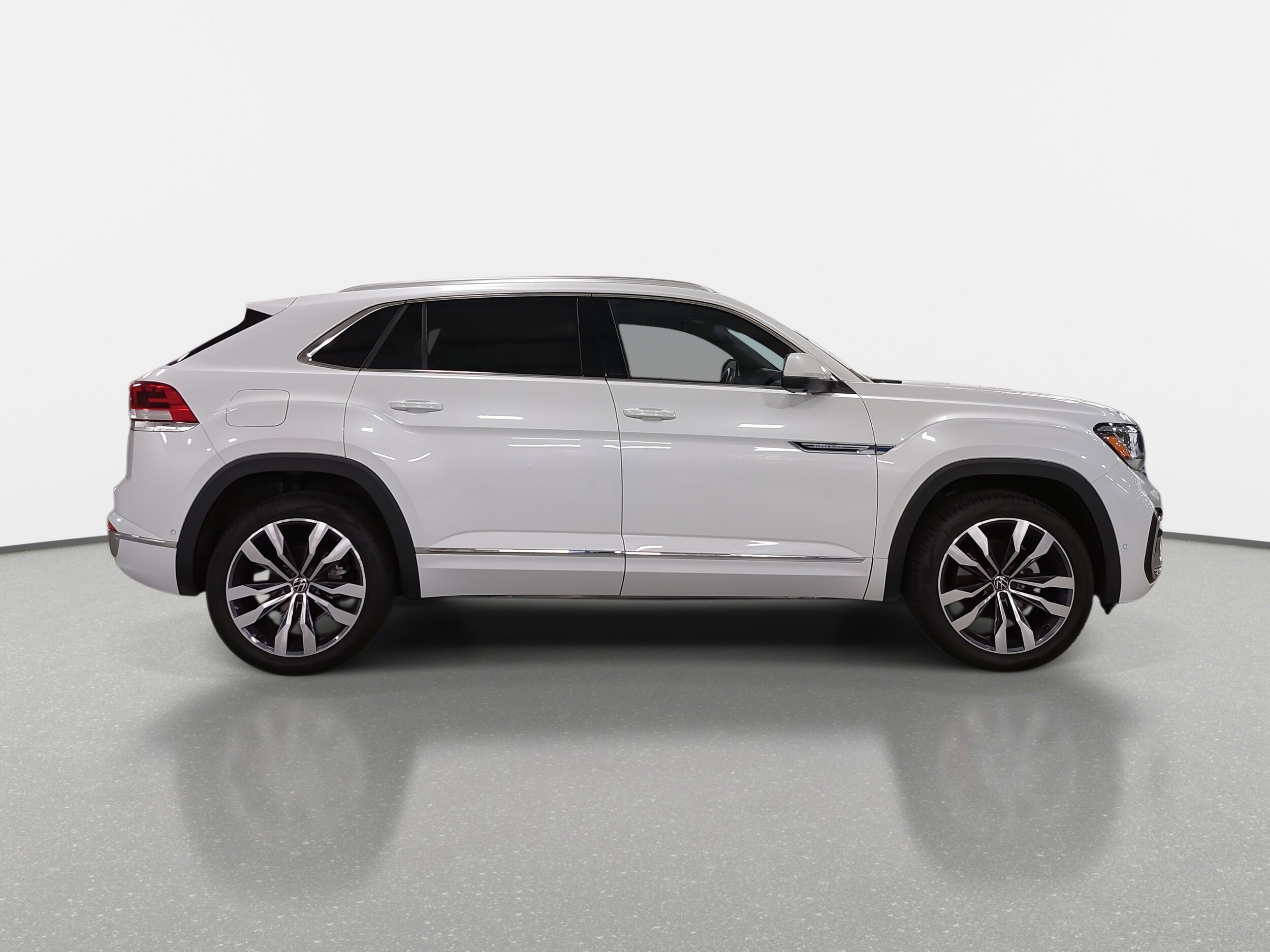 2023 Volkswagen Atlas Cross Sport V6 SEL Premium R-Line photo 4