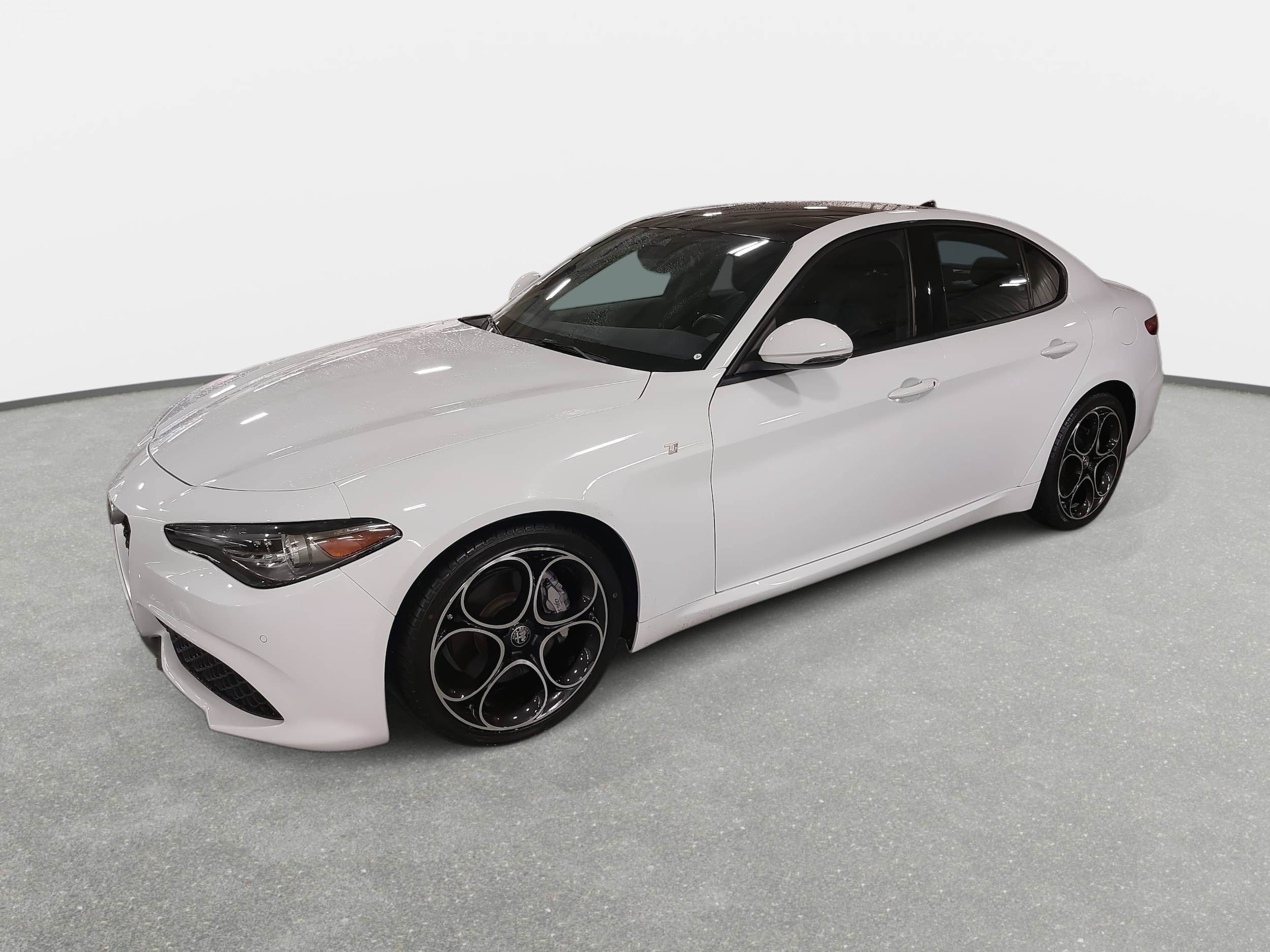 2022 Alfa Romeo Giulia Ti's photo