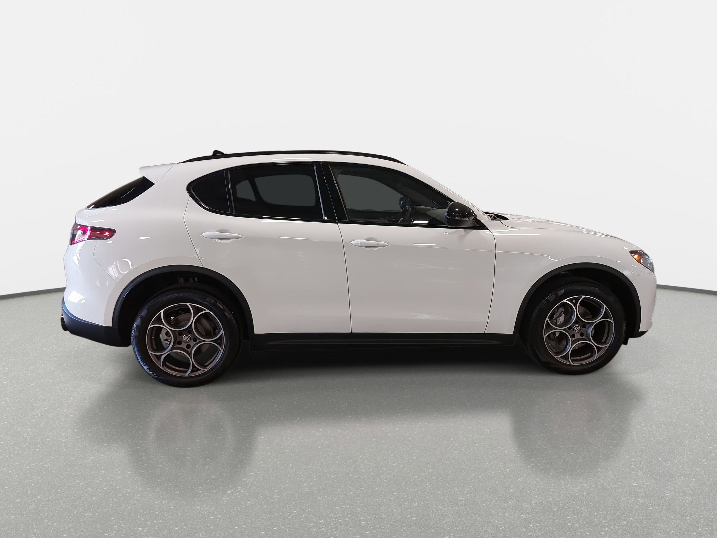 2025 Alfa Romeo Stelvio Sprint Base photo 3