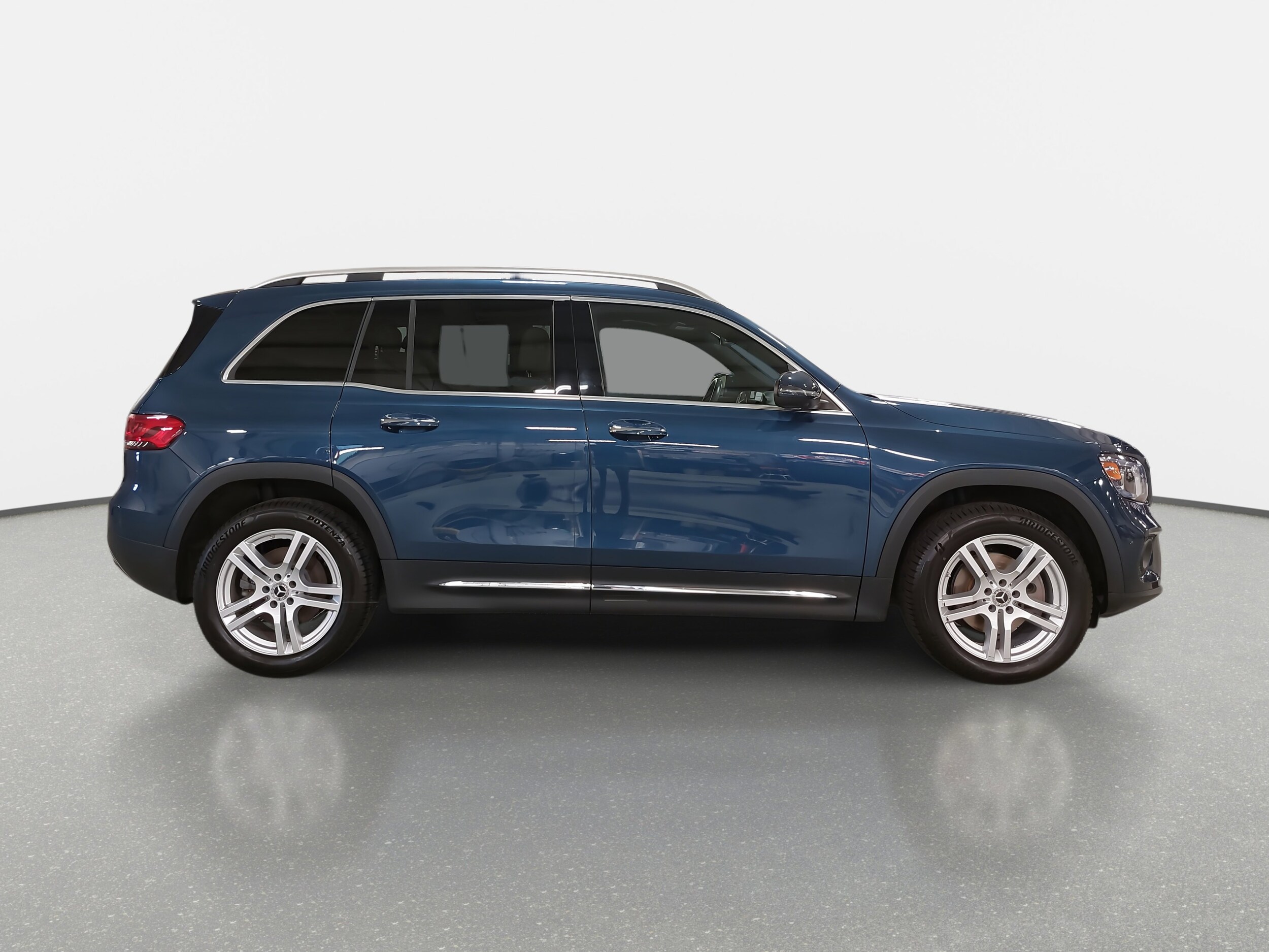 2022 Mercedes Benz GLB 250 4MATIC photo 2