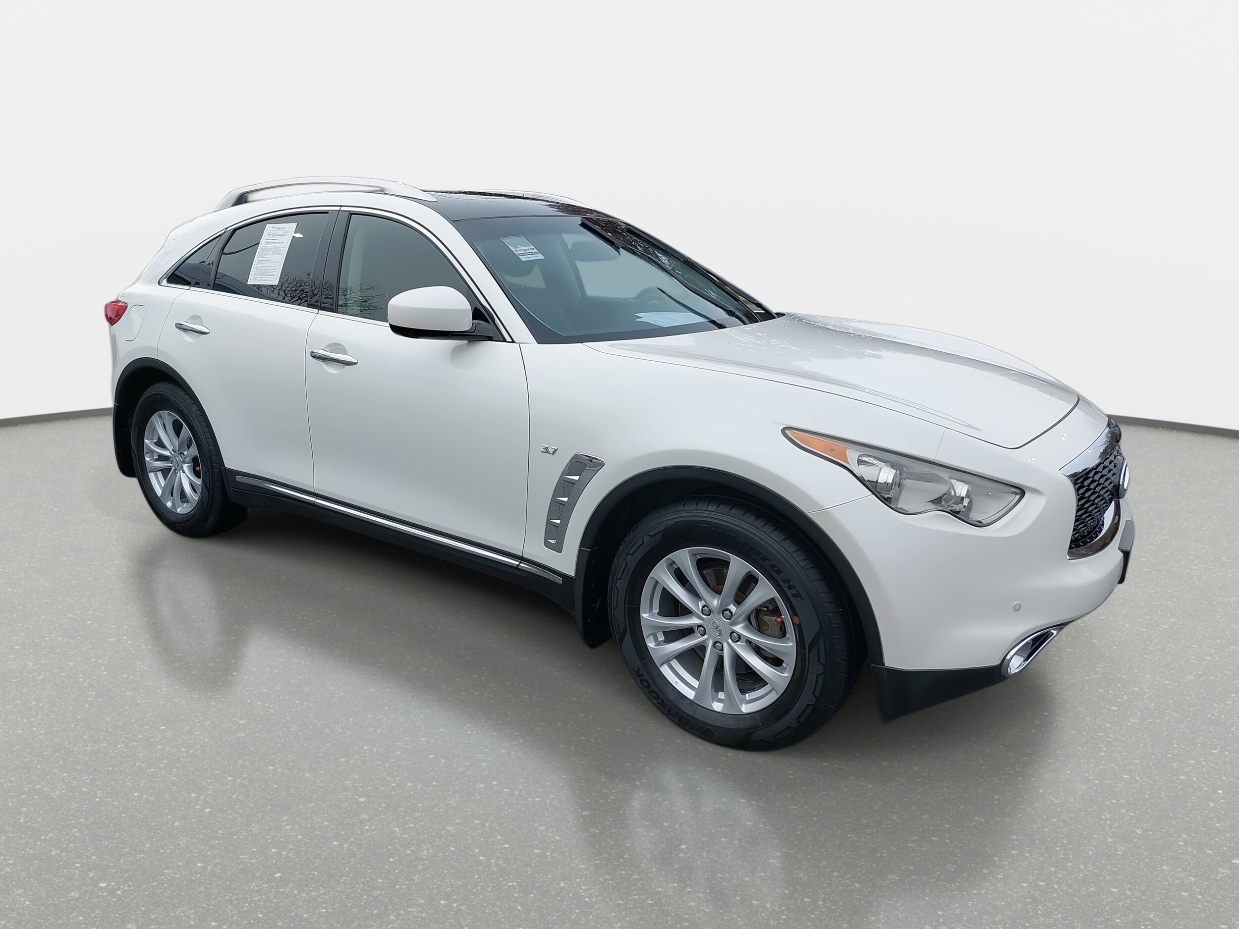 2017 Infiniti QX70 Base photo 2