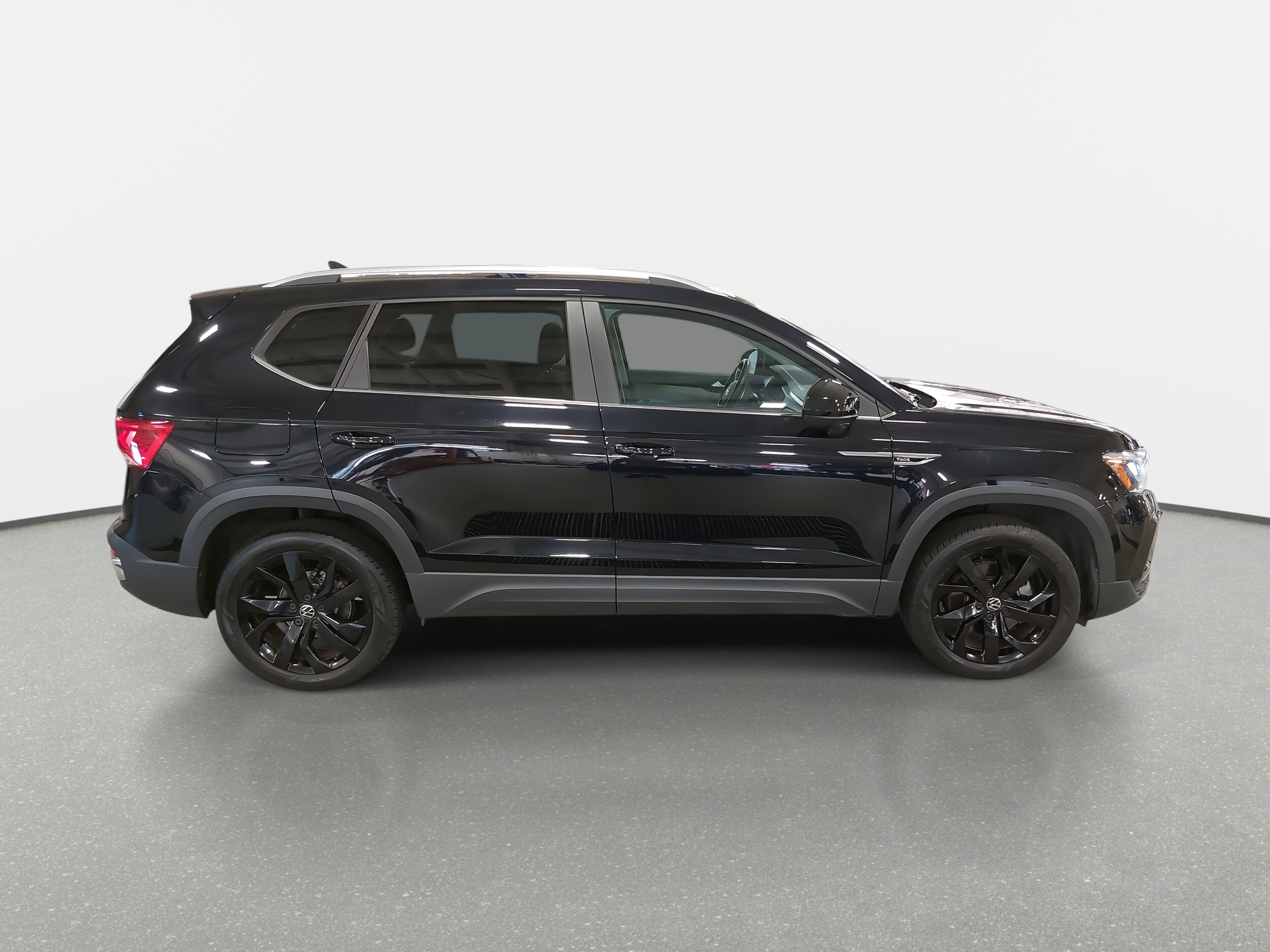 2023 Volkswagen Taos SE photo 2
