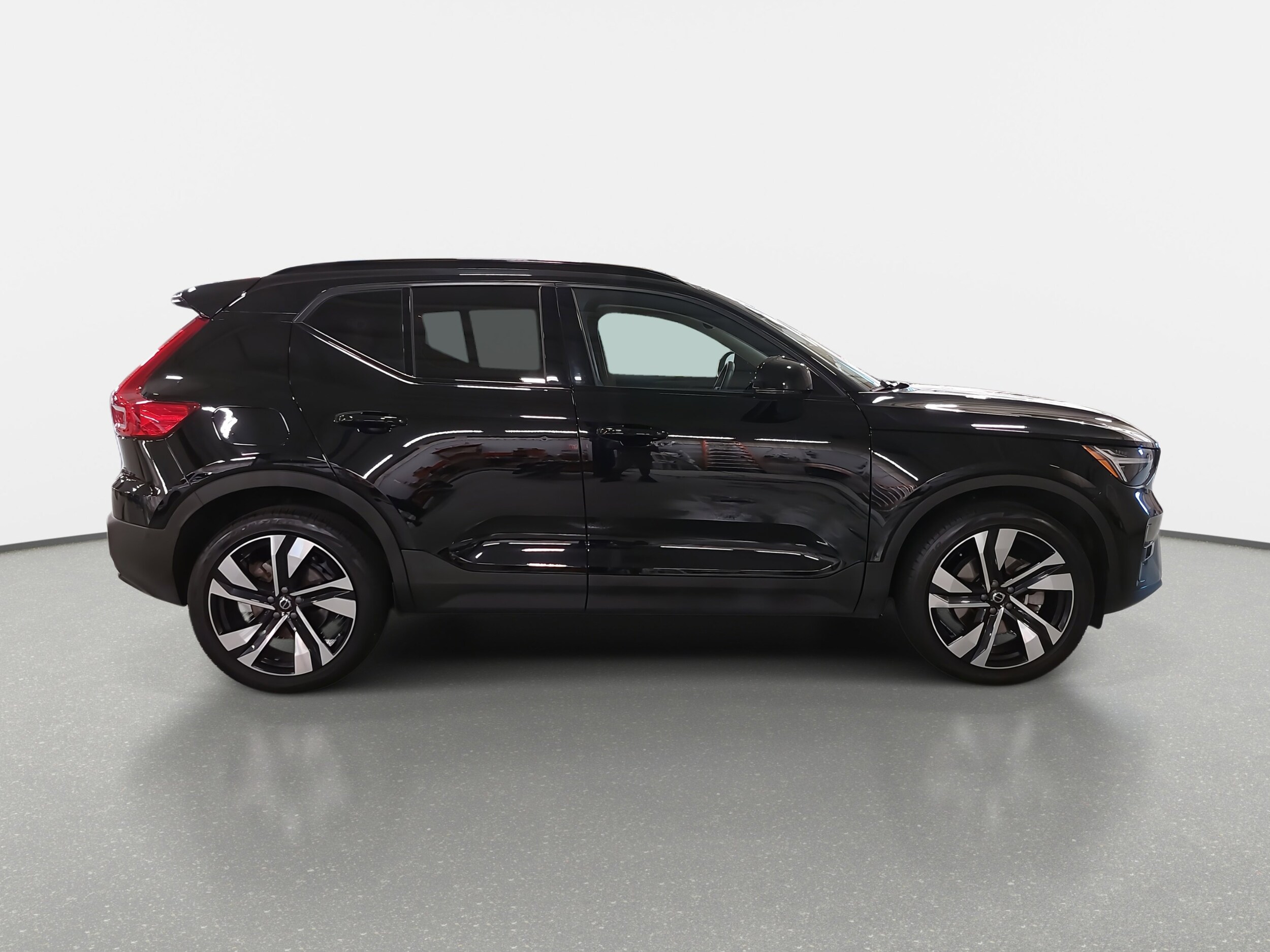 2023 Volvo XC40 AWD Ultimate photo 4
