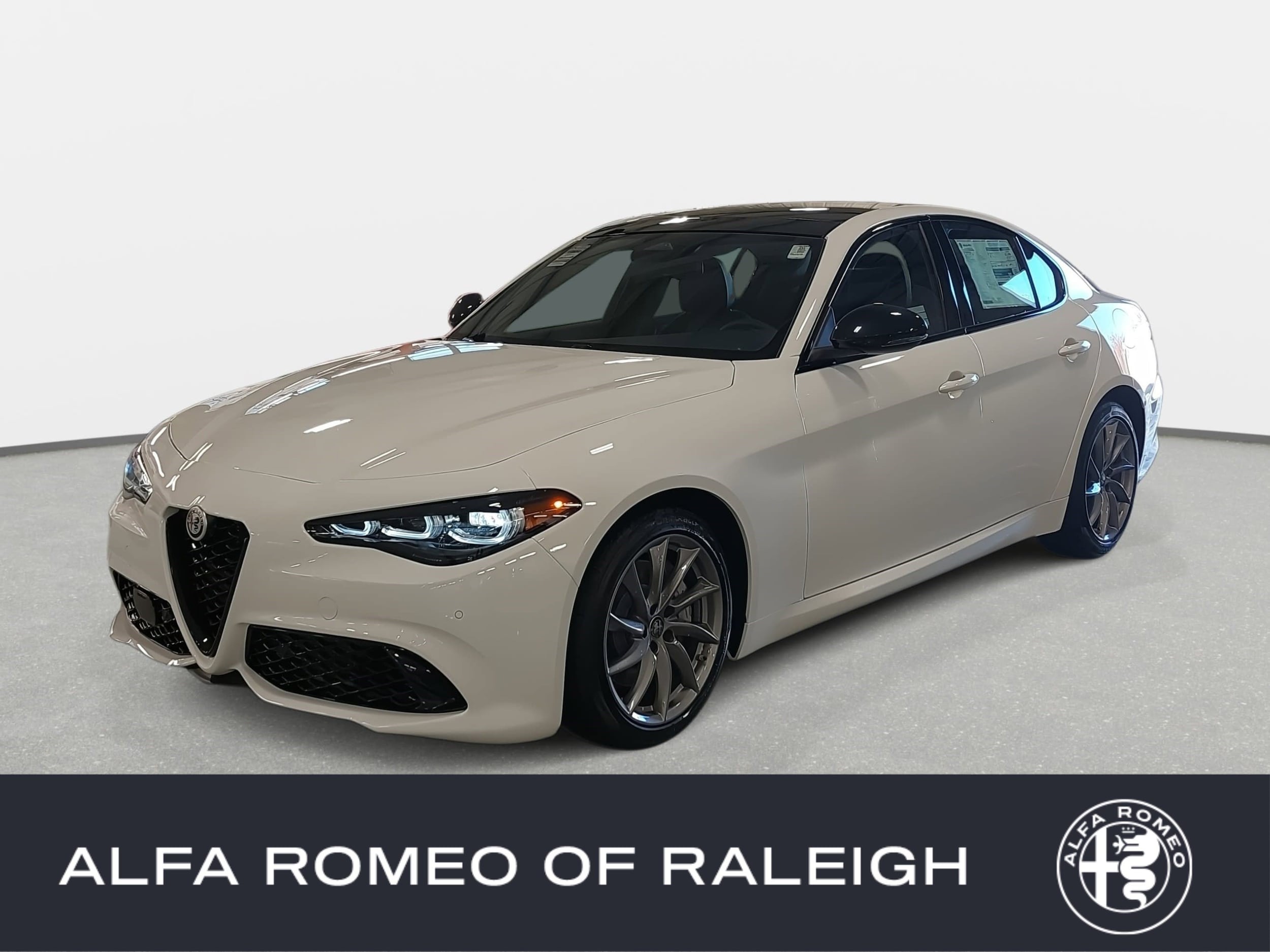 2025 Alfa Romeo Giulia Base's photo