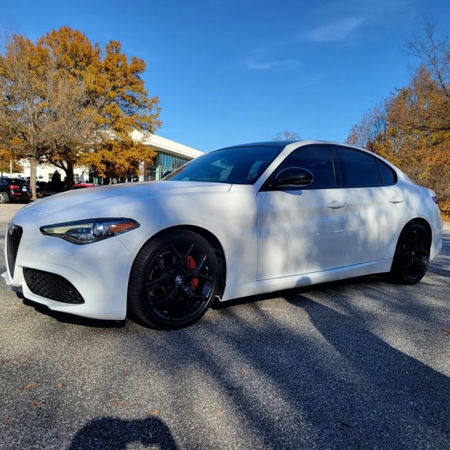 2019 Alfa Romeo Giulia Sport photo 2