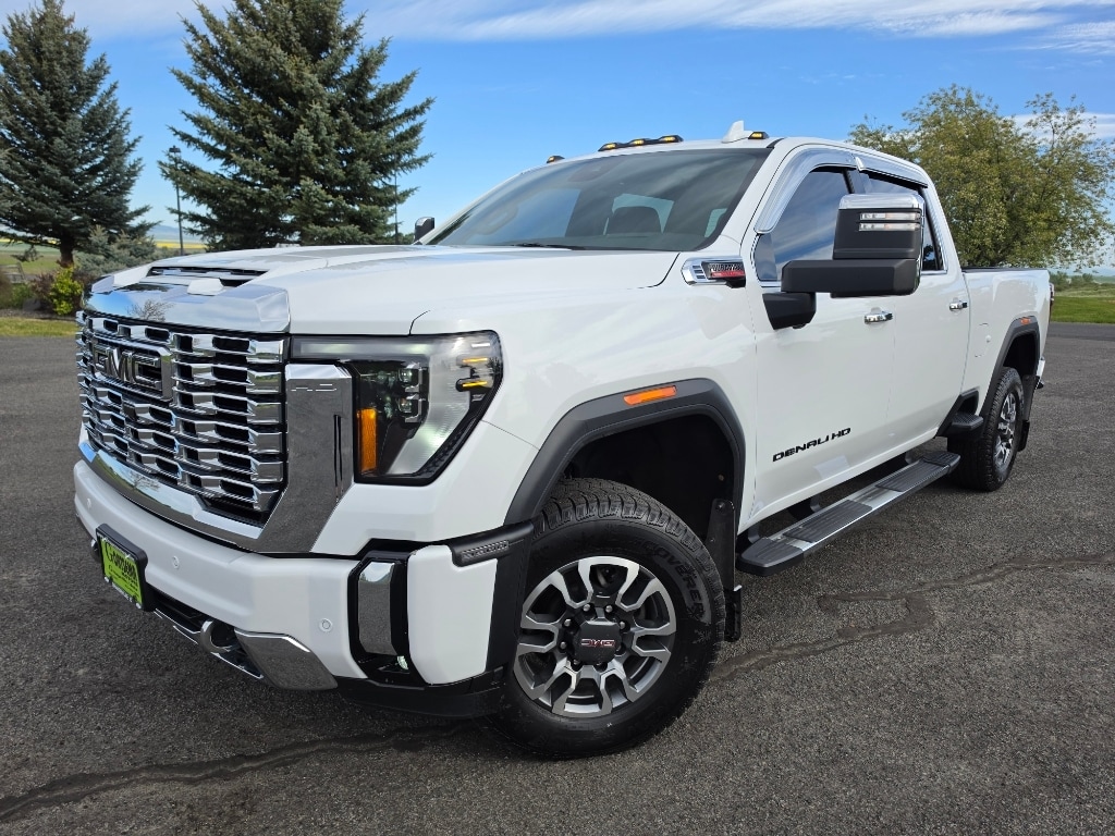 2024 GMC Sierra Denali 4WD Crew Cab Standard Box SRW's photo