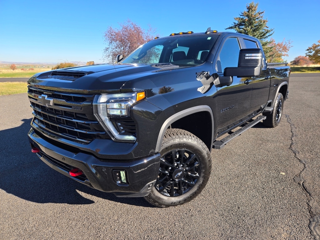 2025 Chevrolet Silverado 3500HD LT's photo
