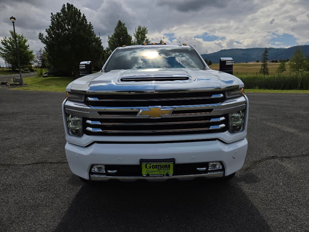2023 Chevrolet Silverado 3500HD High Country photo 2